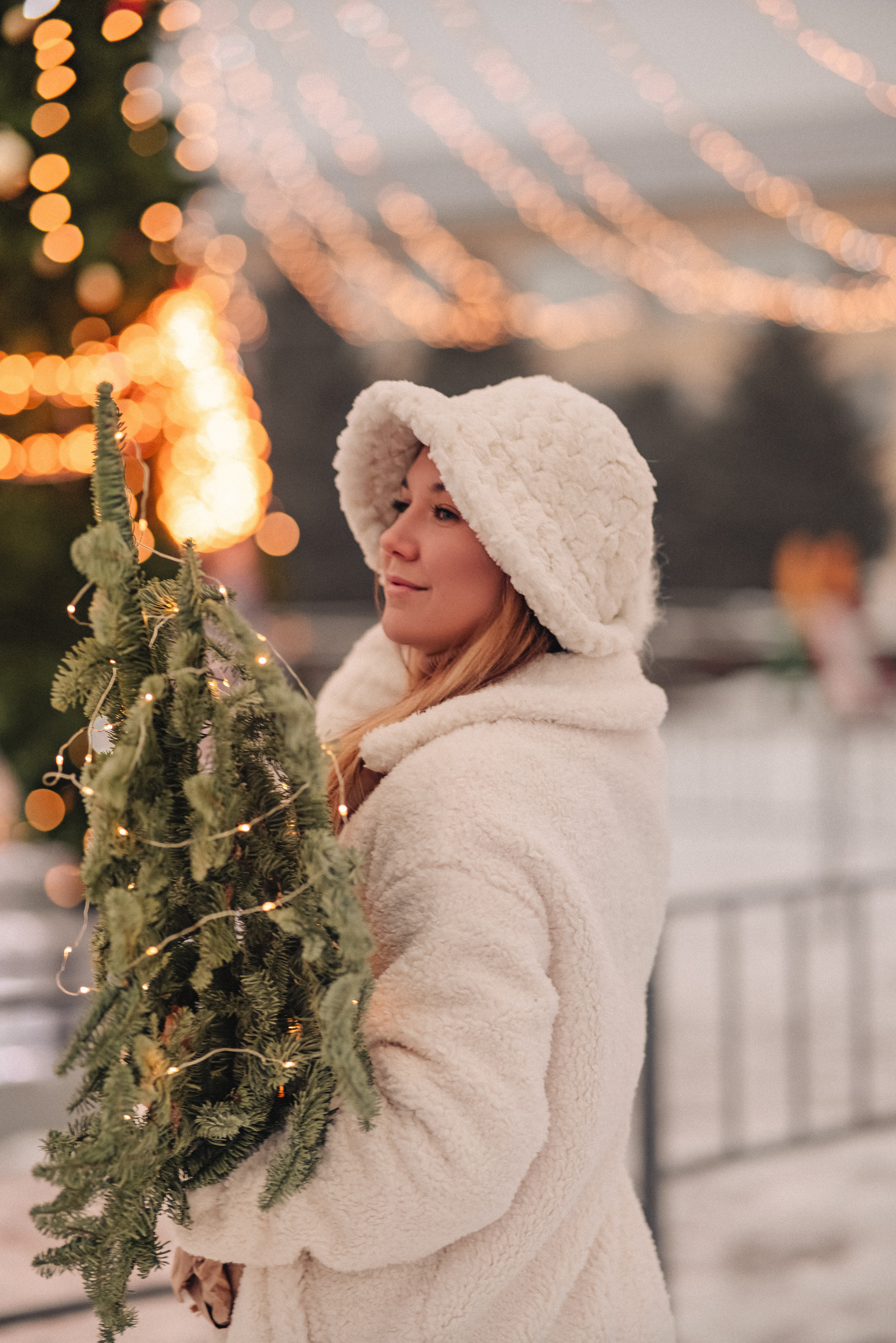 Елена | Вечерняя съёмка у ёлки. Фотограф Карина Шмулёва. Воронеж и область