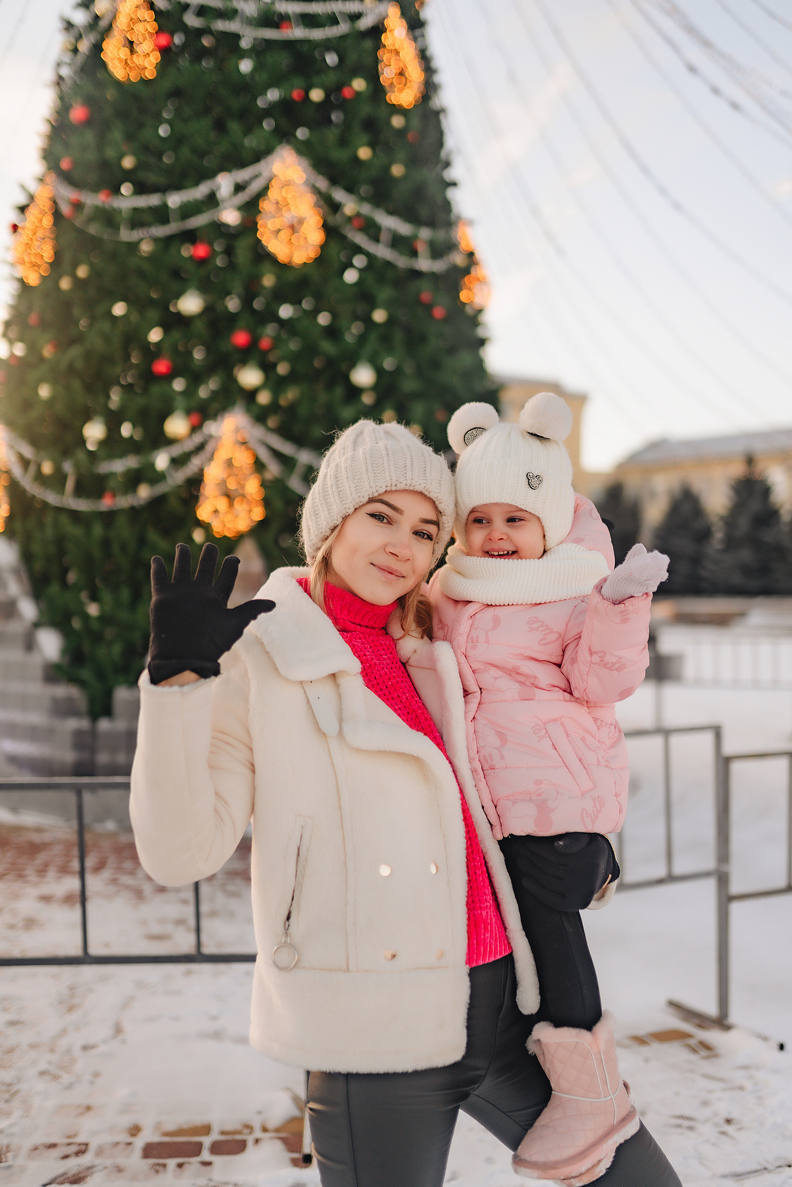 Прогулка у ёлки. Фотограф Карина Шмулёва. Воронеж и область