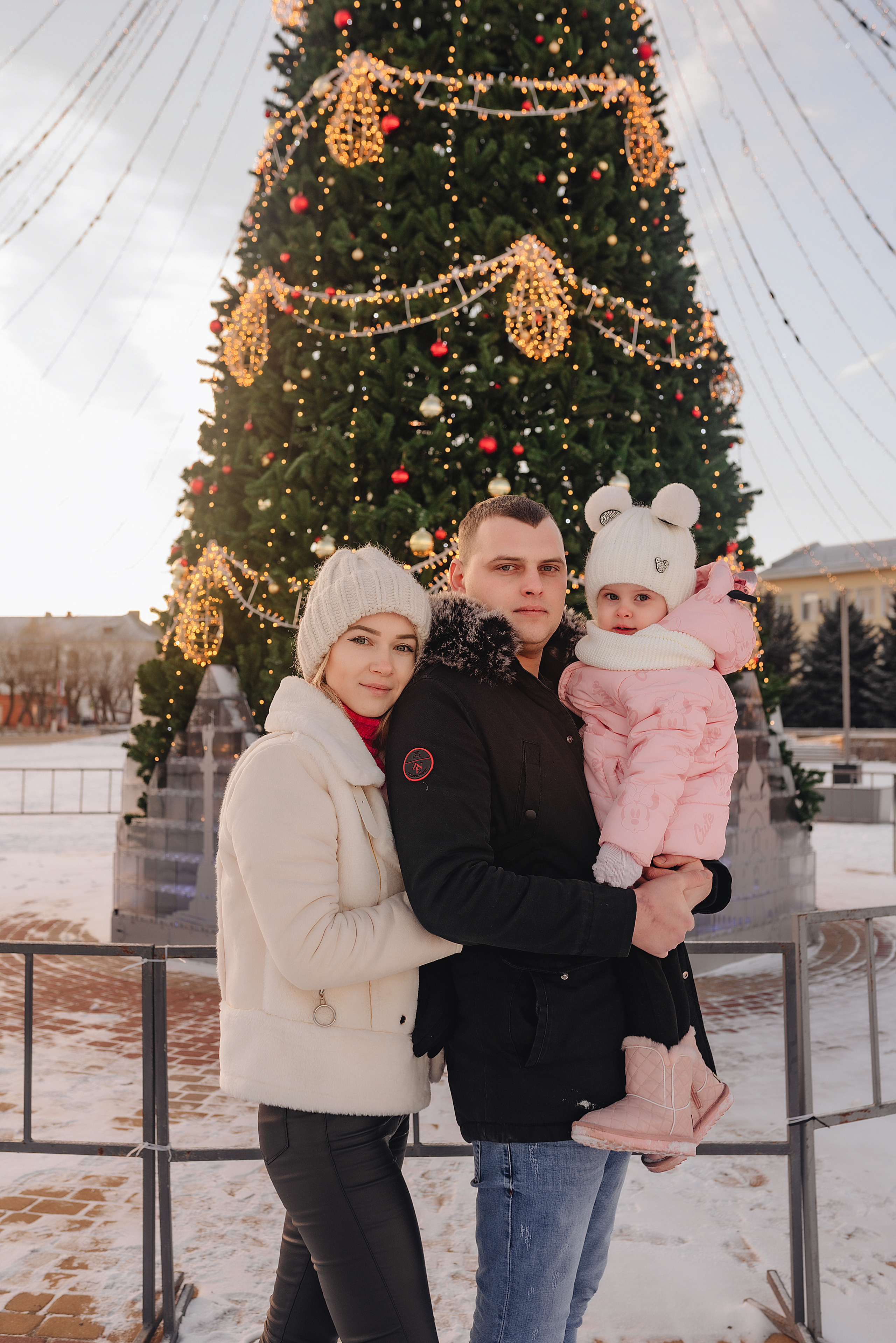 Прогулка у ёлки. Фотограф Карина Шмулёва. Воронеж и область