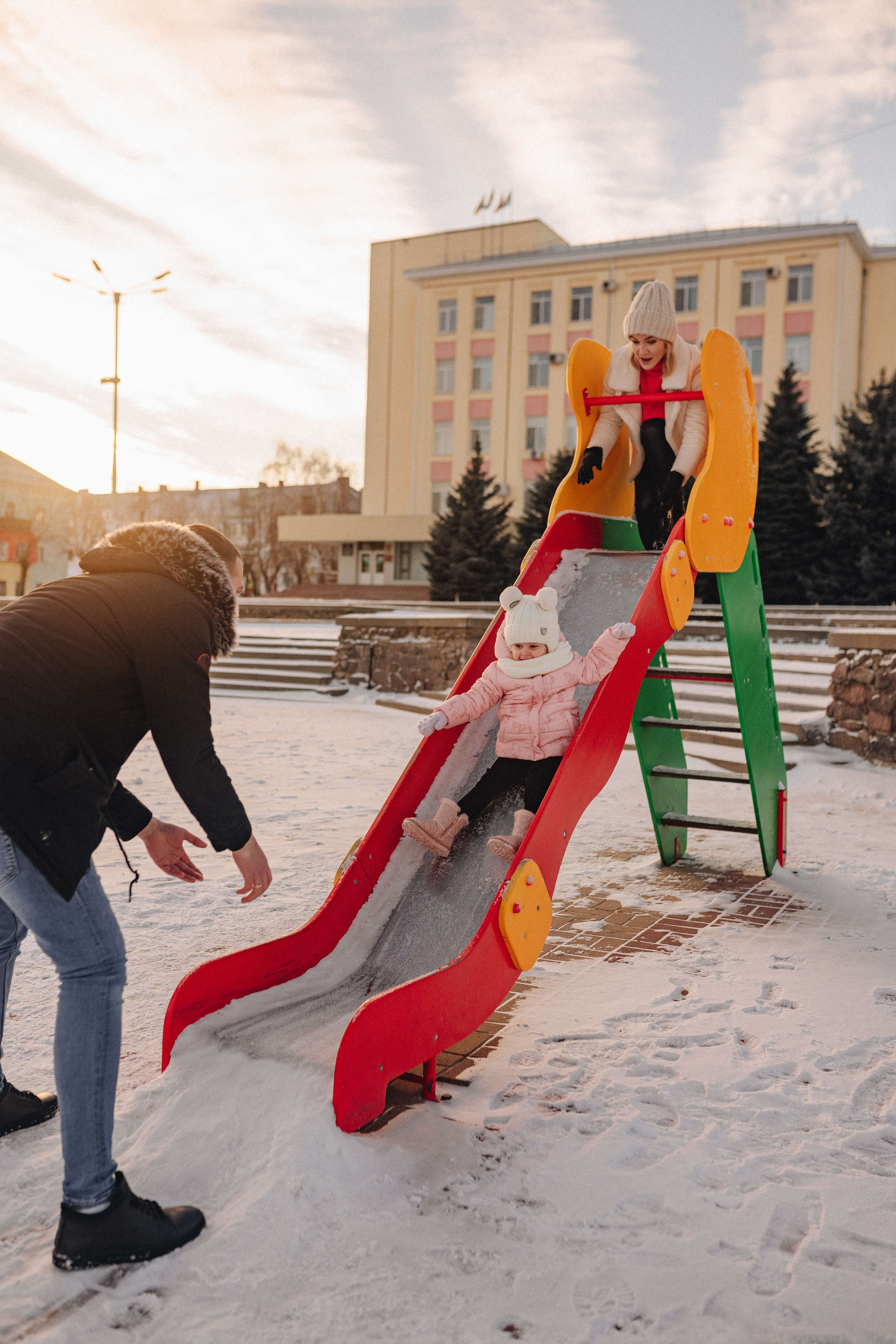 Прогулка у ёлки. Фотограф Карина Шмулёва. Воронеж и область