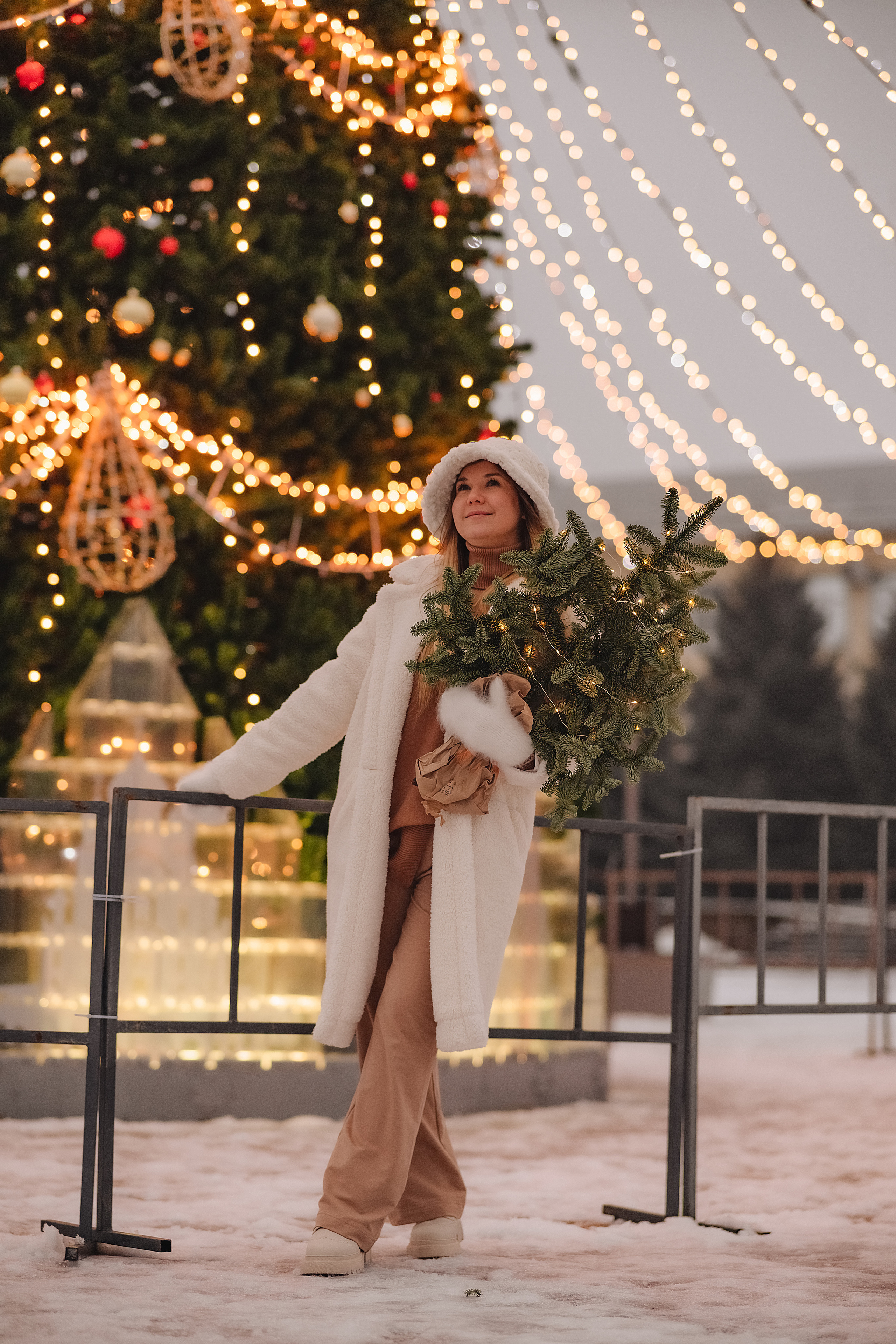 Елена | Вечерняя съёмка у ёлки. Фотограф Карина Шмулёва. Воронеж и область