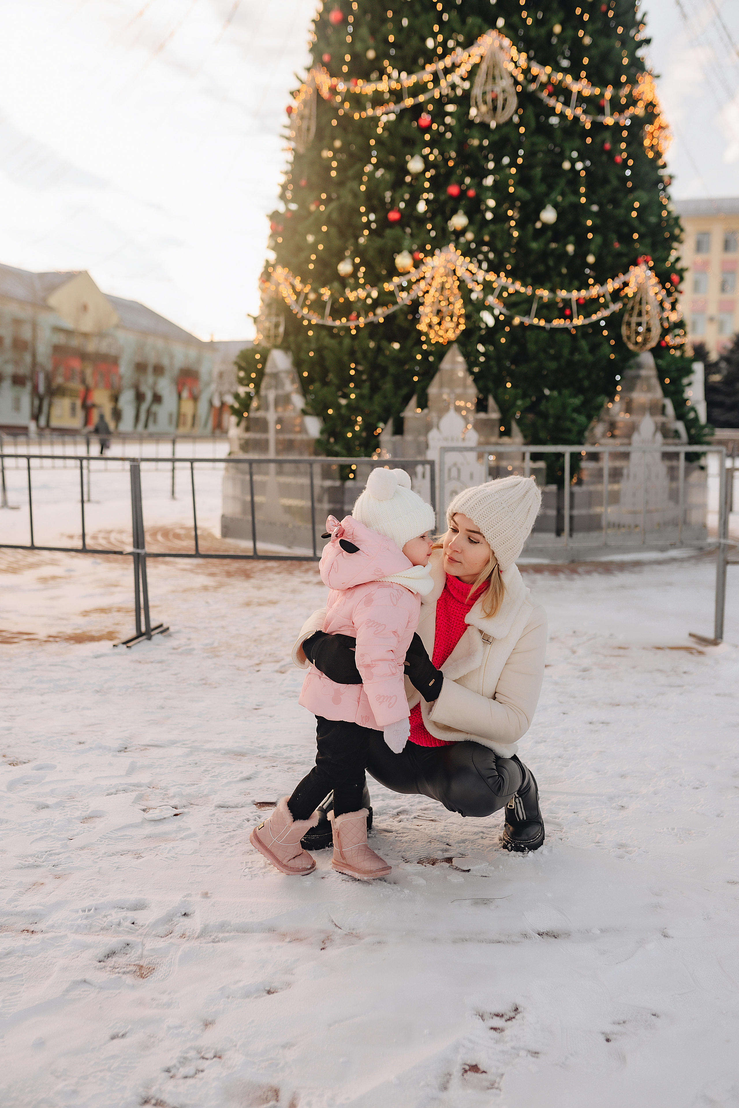 Прогулка у ёлки. Фотограф Карина Шмулёва. Воронеж и область