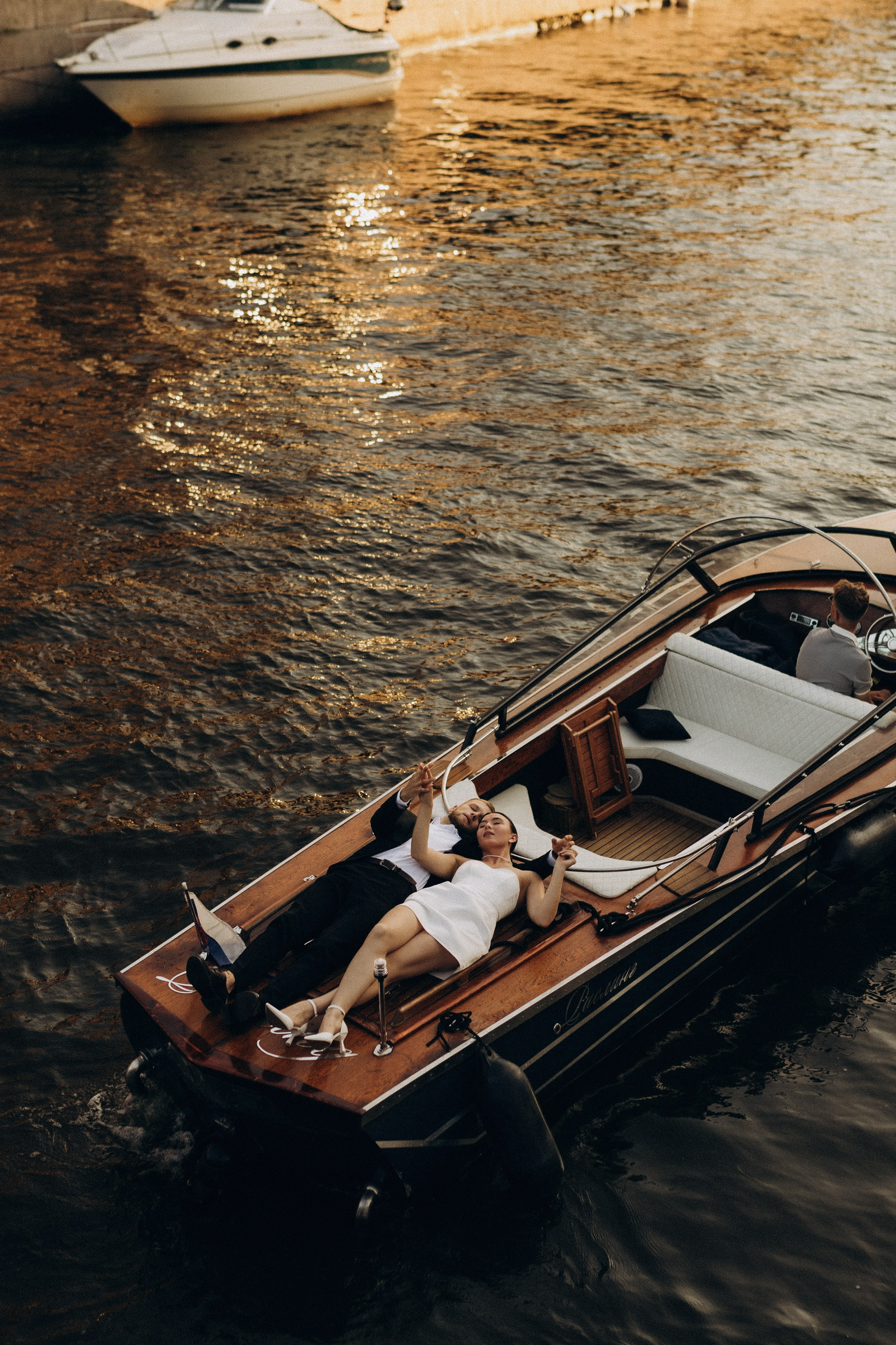 Костя и Лиза|прогулка + катер. Свадебный и love story фотограф в Санкт-Петербурге