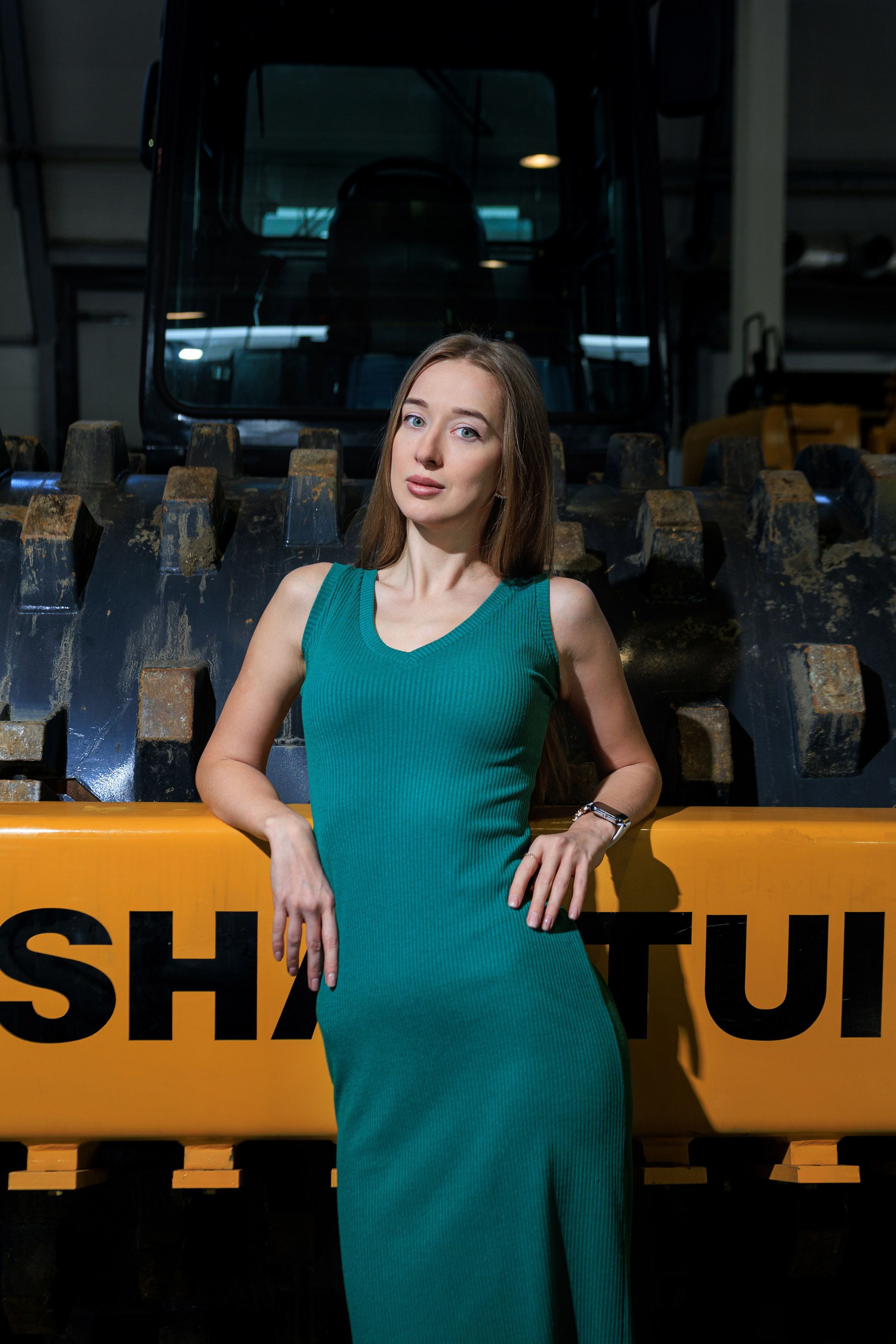 Фотограф для Модельнай съемки на строительной выставке 100+. Контент для бизнеса в Екатеринбурге Полдень Медиа