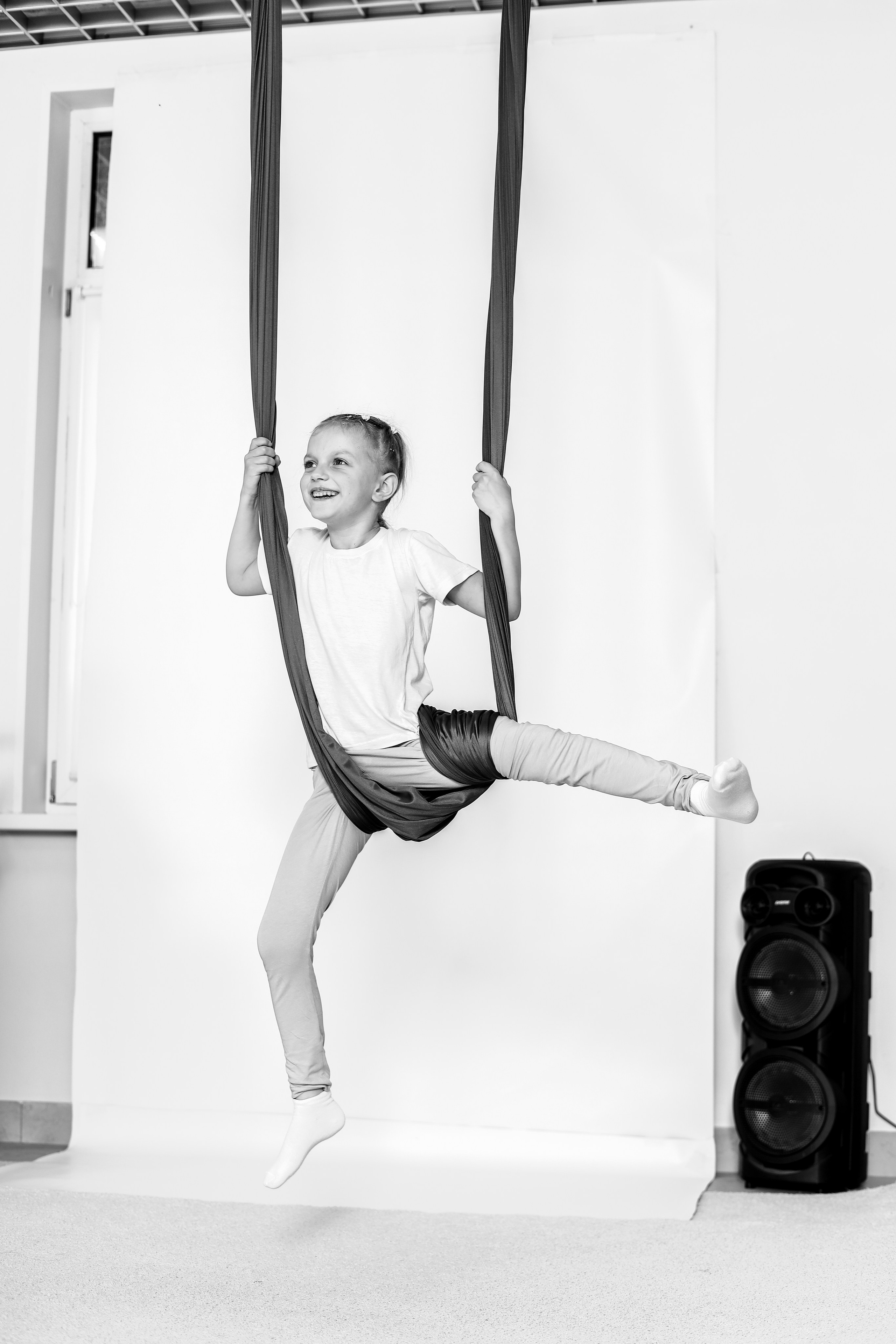 Детская аэройога. Фотограф Надршина Лилия