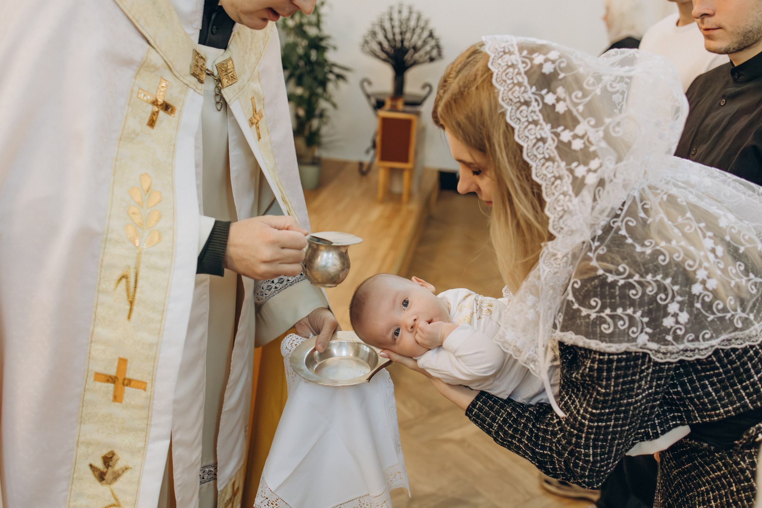 Крещение в католическом храме. Семейный фотограф в Минске — Алина Тиханович