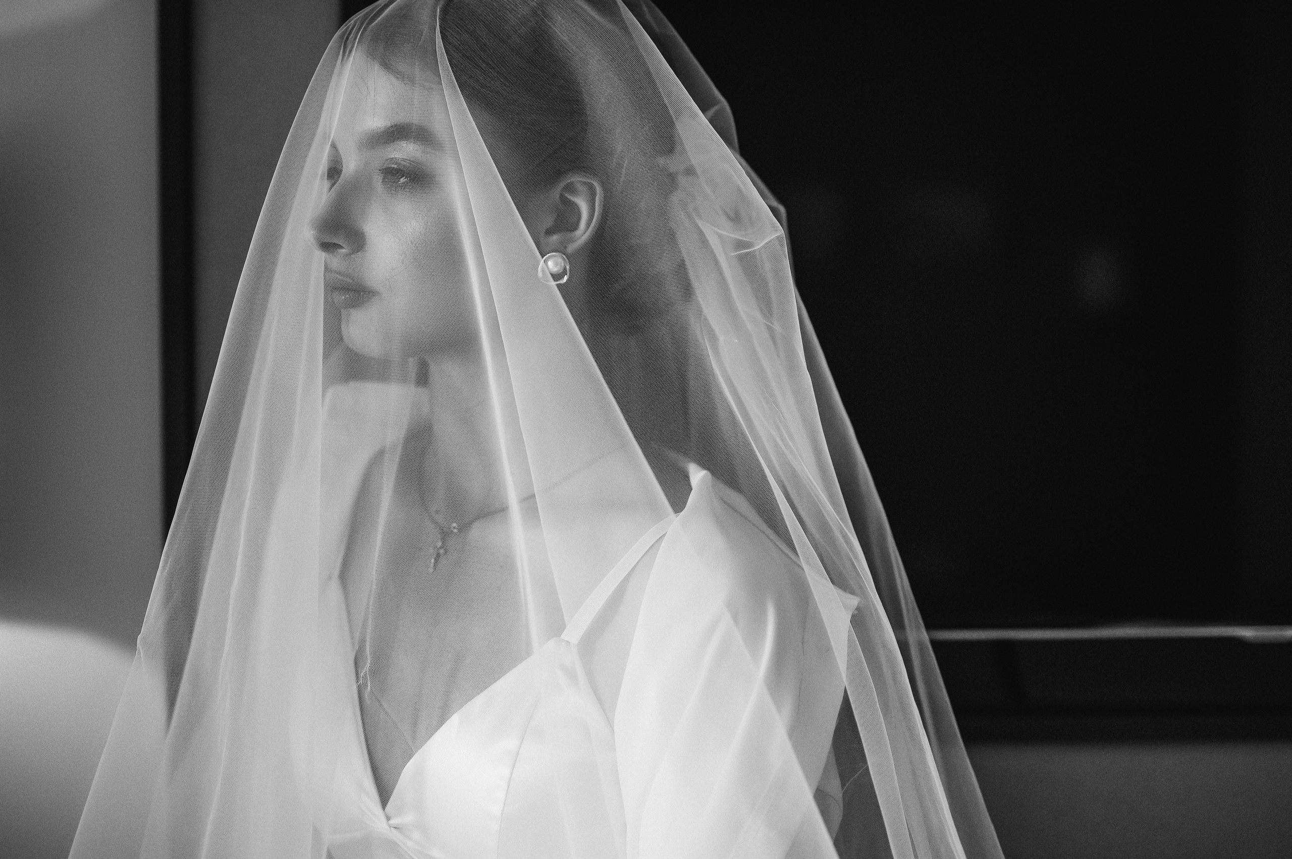 Свадебное утро и прогулка красивой яркой пары. Свадебный и семейный фотограф в Симферополе Дарья Маркова