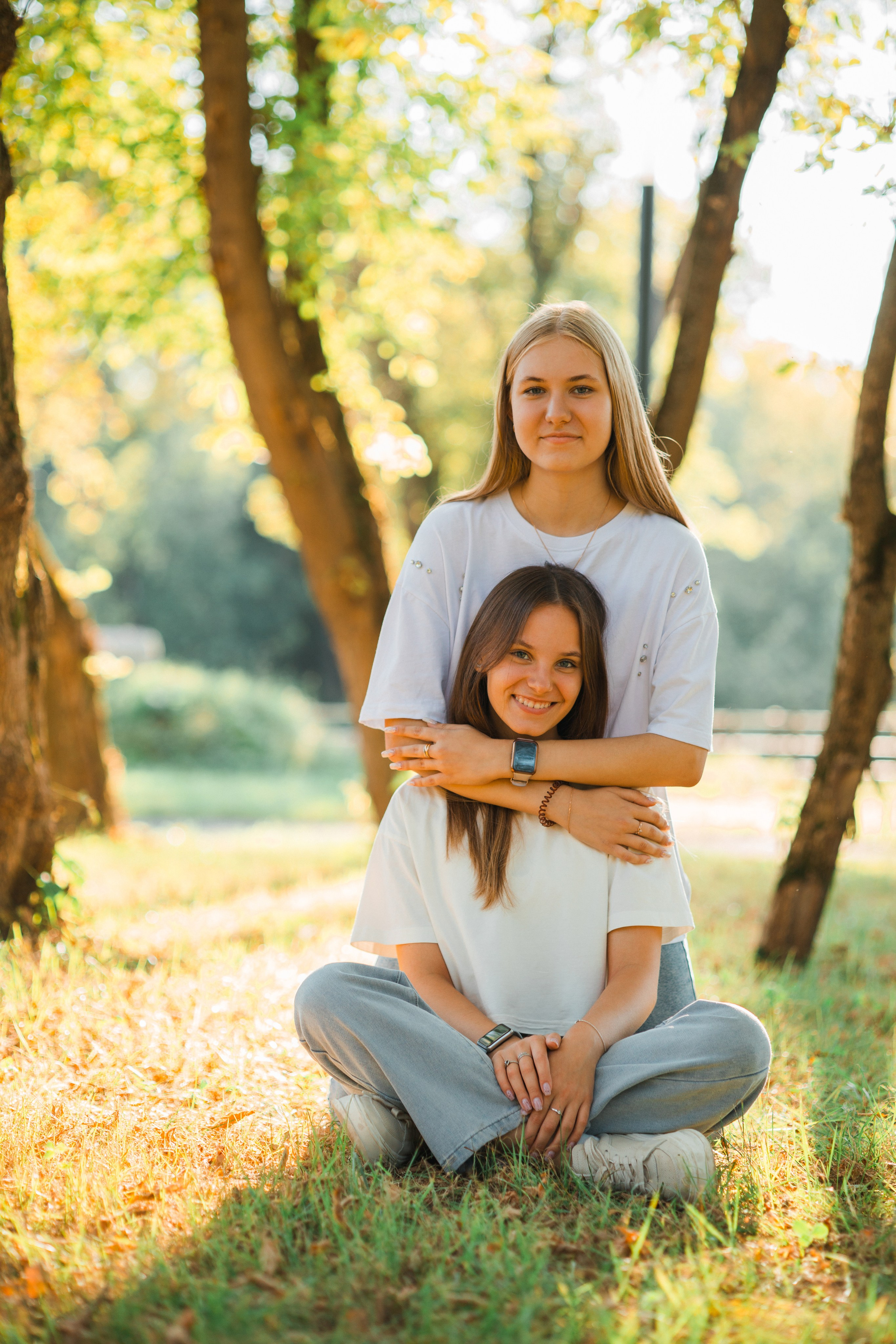 Прогулочная фотосессия на выпускной альбом с 11 классом в Серпухове. Выпускные альбомы в Серпухове