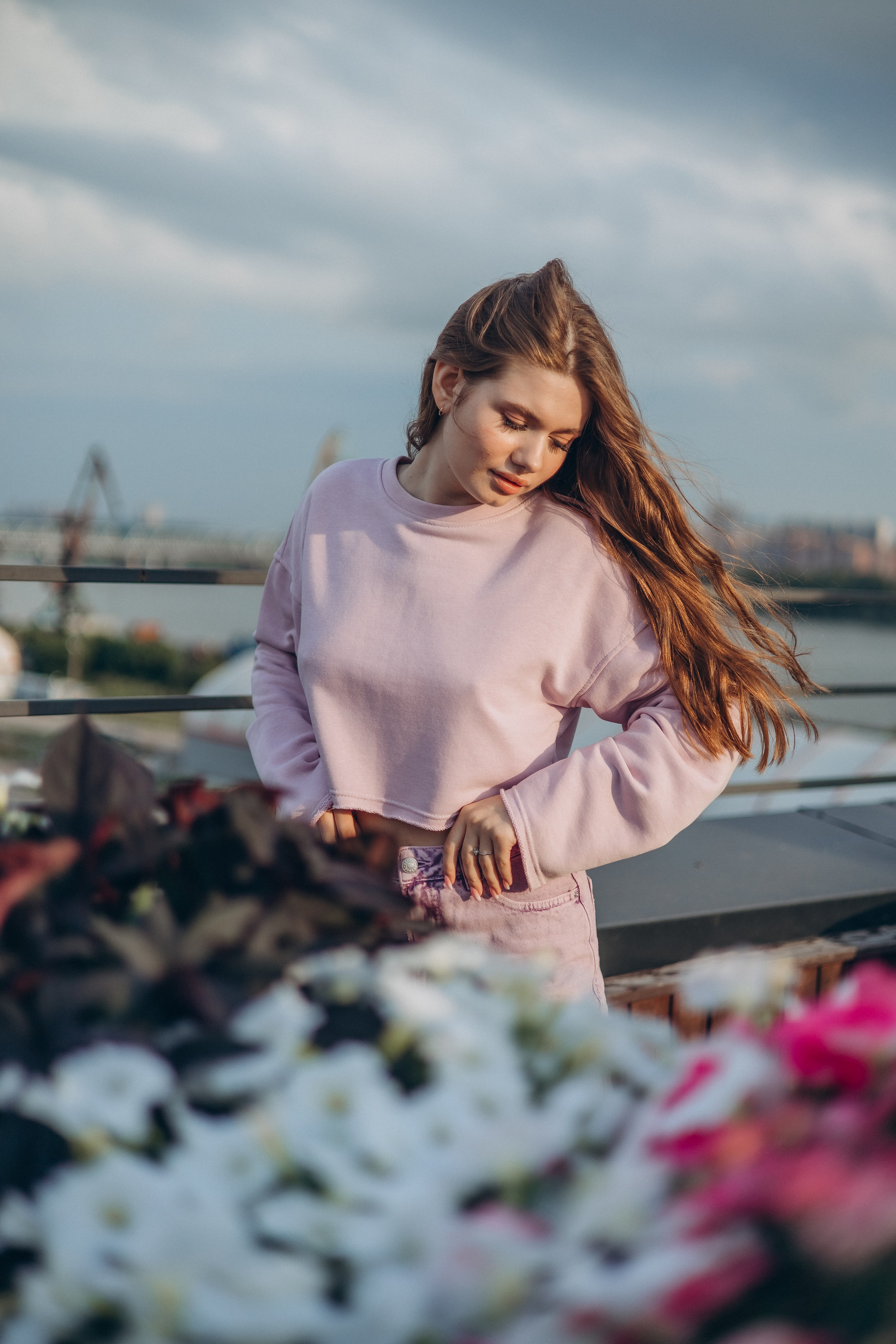 Закат на крыше — цветочная фотосессия. Семейный, детский, женский фотограф в Новосибирске Оля Борисова