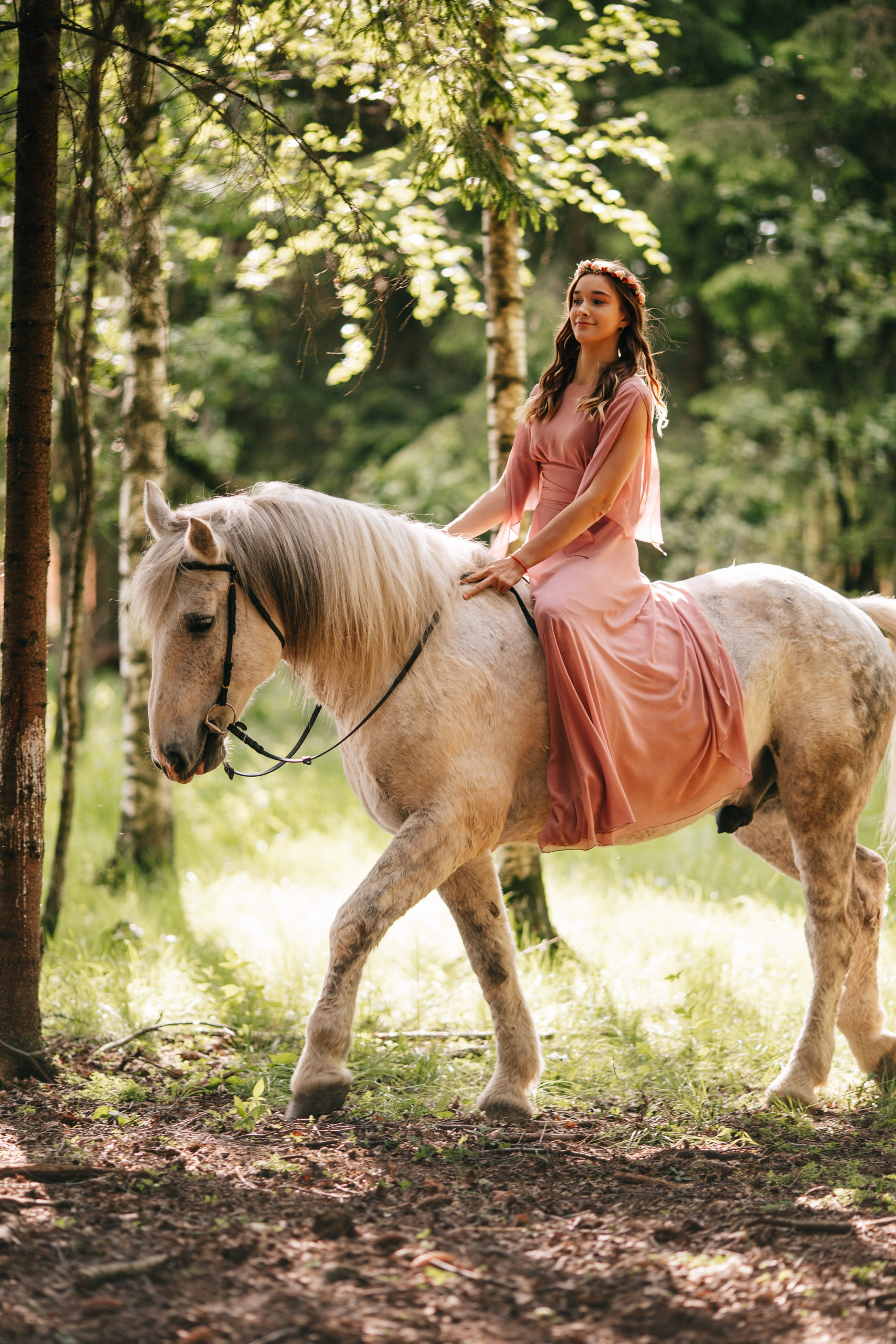 Фотосессия с лошадьми в Москве и МО, девушка в платье. Фотосессии с лошадьми