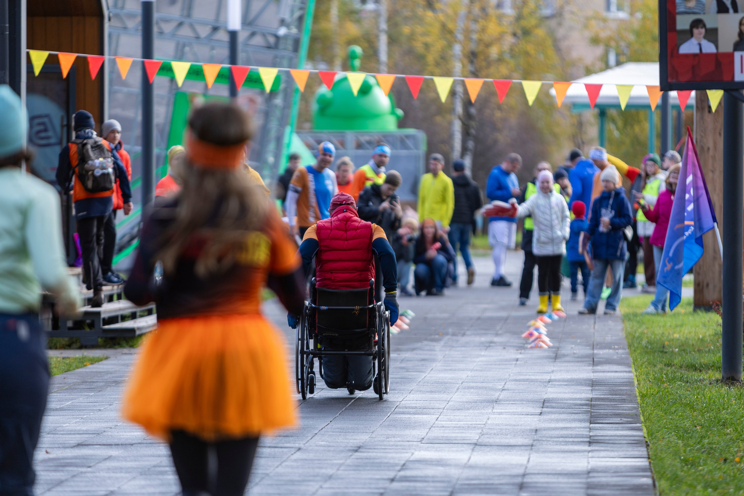 5 вёрст в городском парке Лобня 18.10.25. Фотограф Сергей Ловкий
