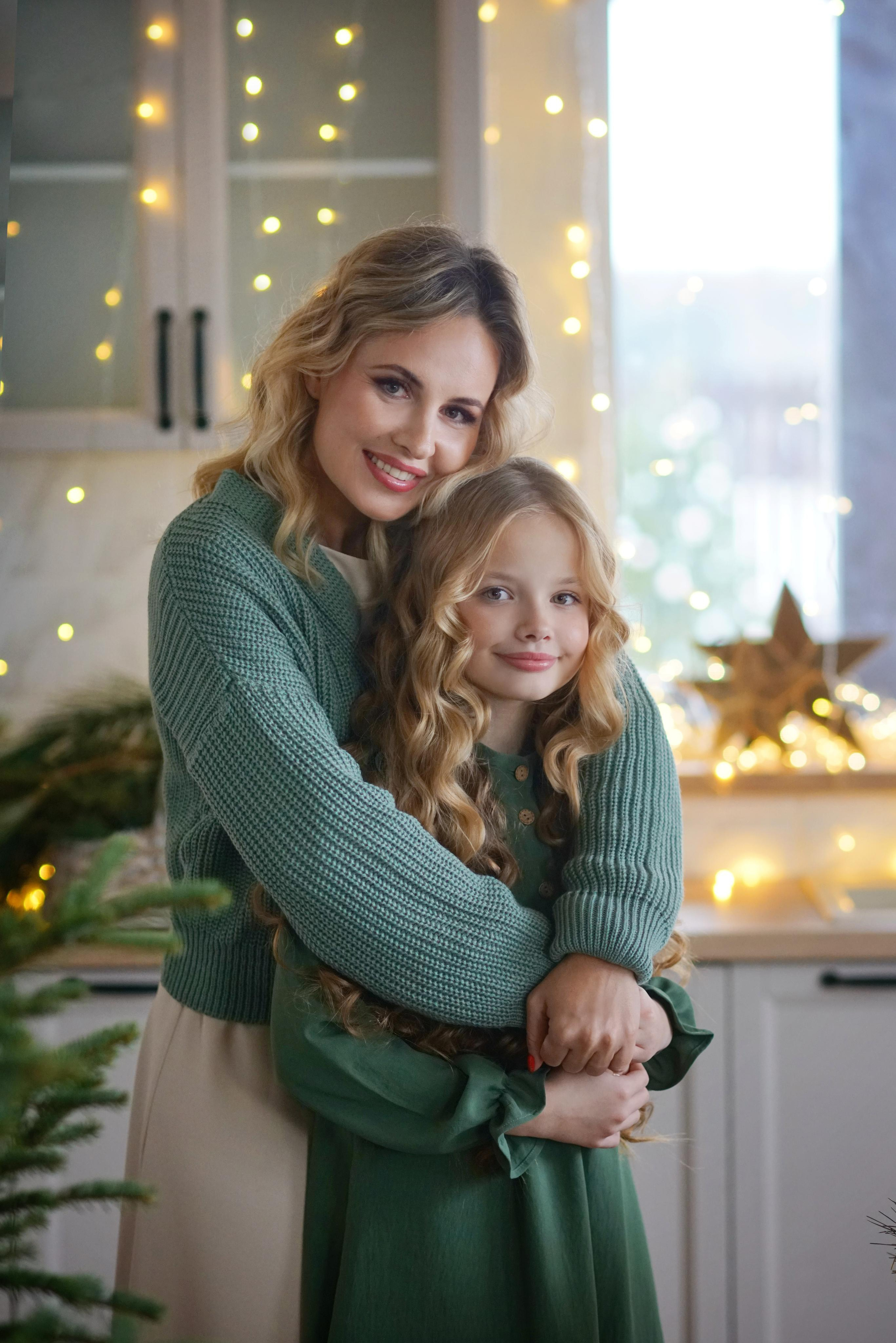 Семейная фотосессия для мамы и дочек в фотодоме. Фотодача — загородный дом для съемок в Домодедово, Московская область