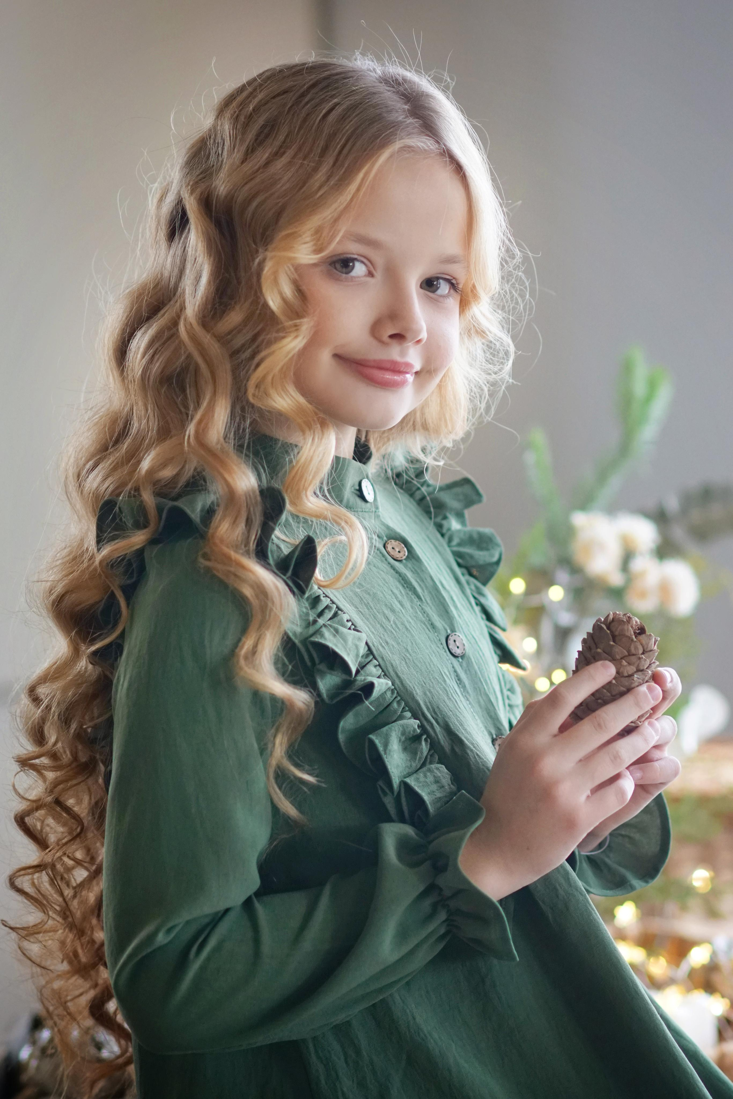 Семейная фотосессия для мамы и дочек в фотодоме. Фотодача — загородный дом для съемок в Домодедово, Московская область