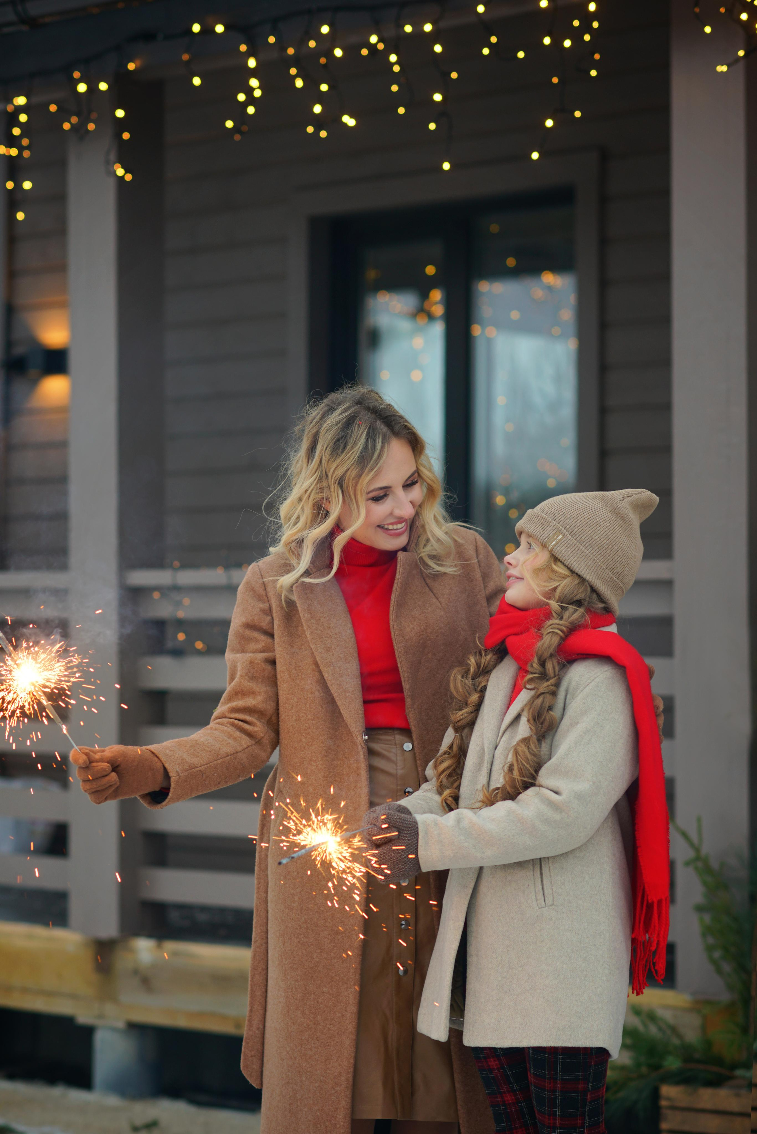 Семейная фотосессия для мамы и дочек в фотодоме. Фотодача — загородный дом для съемок в Домодедово, Московская область