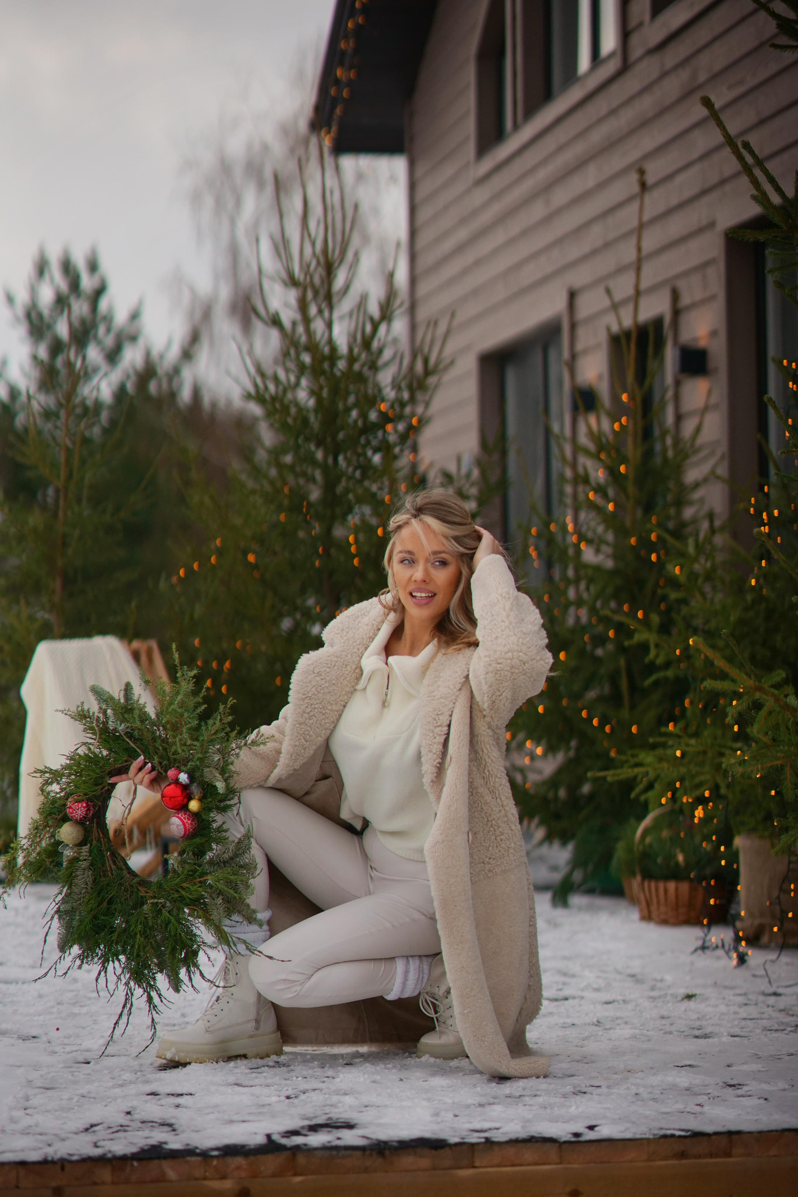 Фотосессия для Вероники, женский портрет в загородном доме зимой. Фотодача — загородный дом для съемок в Домодедово, Московская область