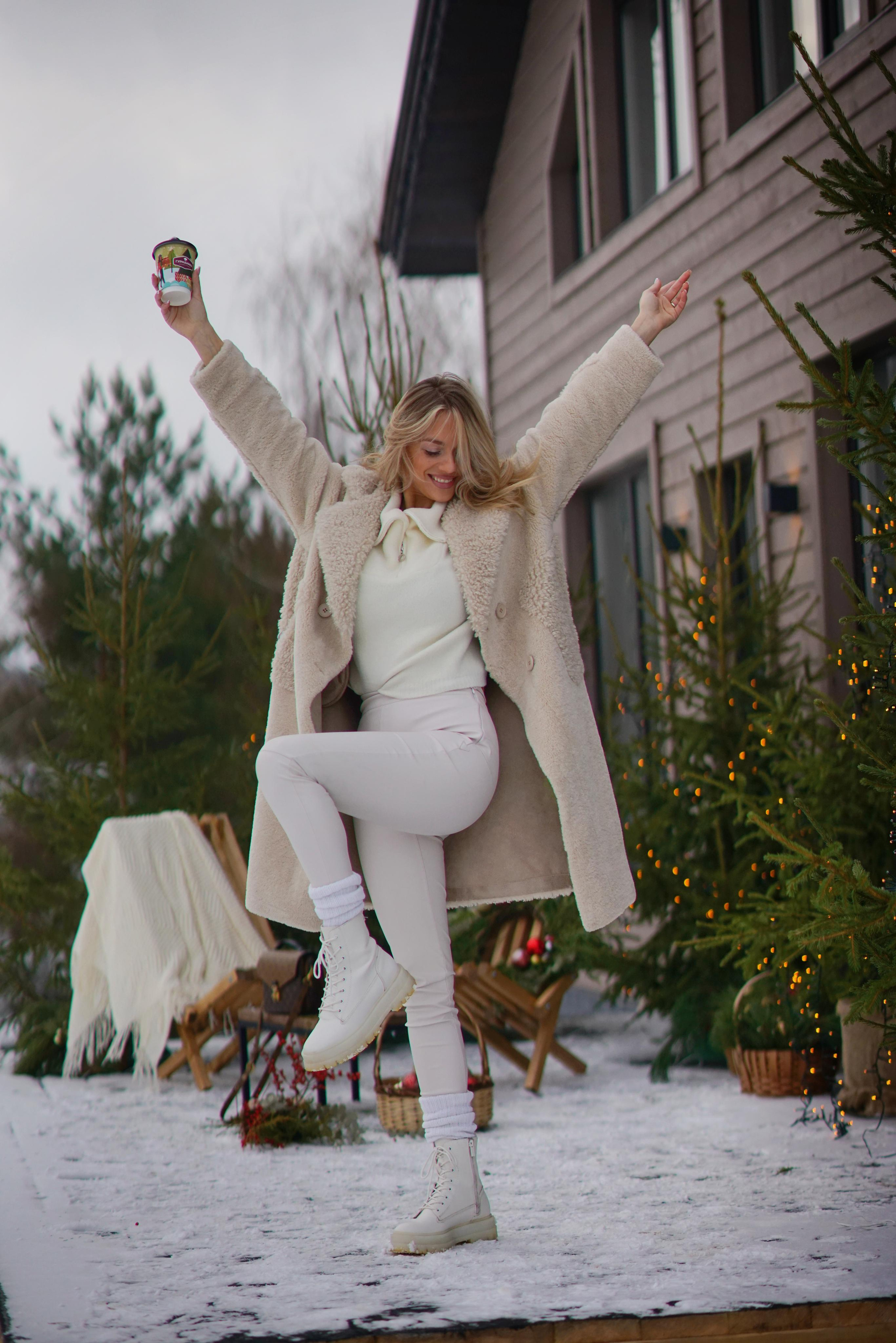 Фотосессия для Вероники, женский портрет в загородном доме зимой. Фотодача — загородный дом для съемок в Домодедово, Московская область
