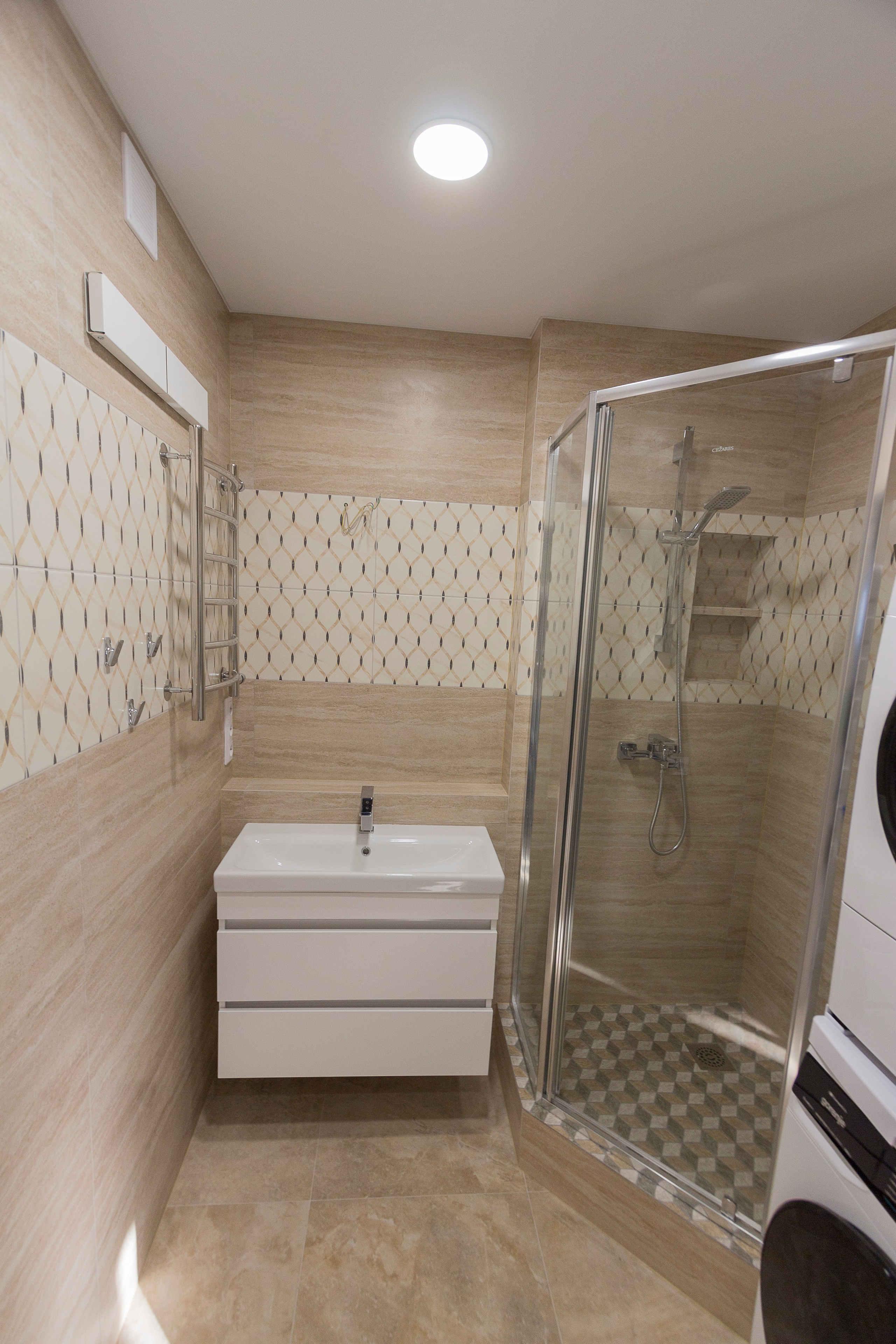 Как в маленькой ванной уместить стиральную машинку, сушилку, душевую кабину и раковину.