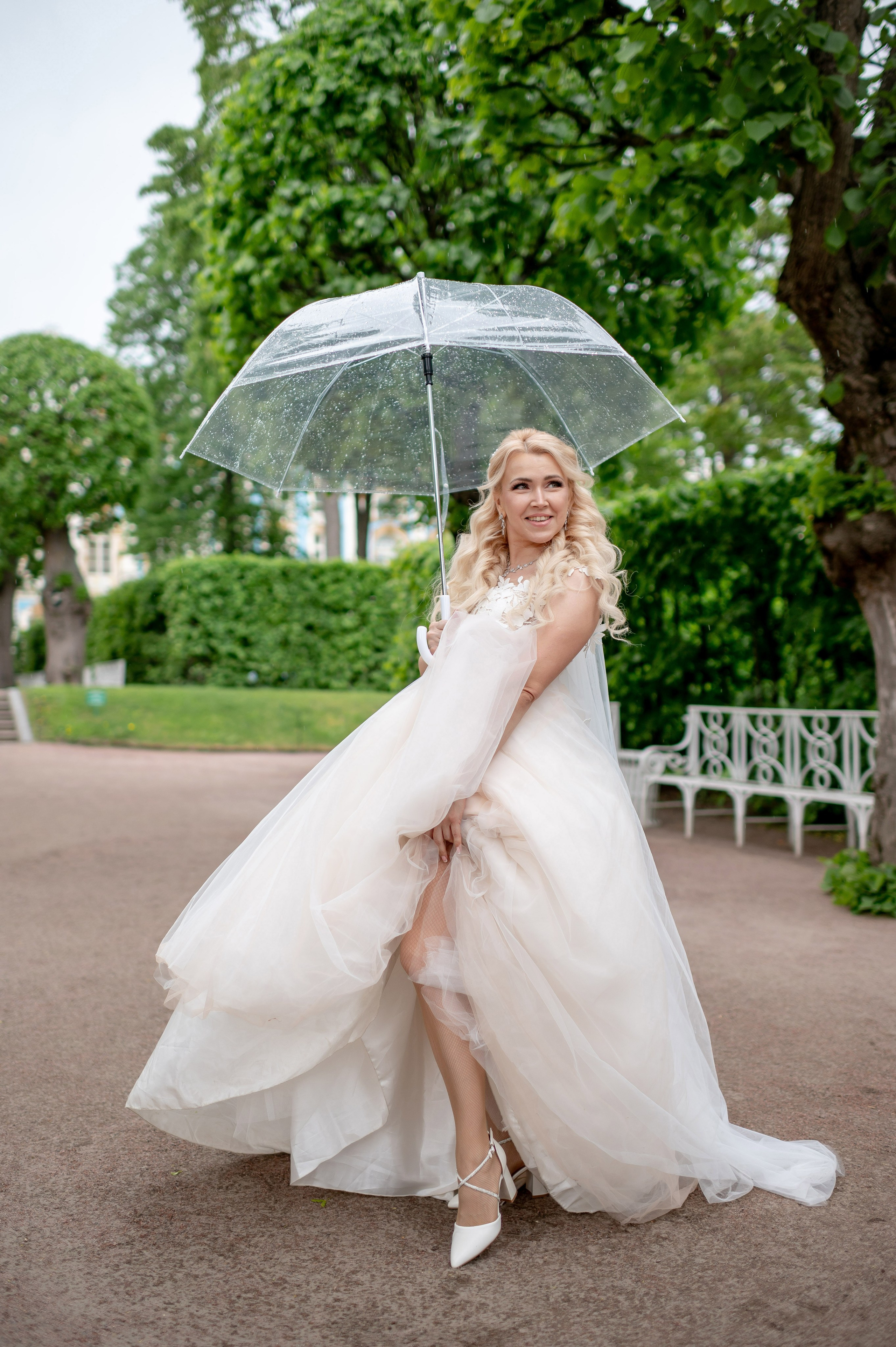 Евгения (фотосессия с малиновым chevrolet camaro, в сирени в Пушкине в Екатерининском парке). Портретный, семейный и свадебный фотограф в Санкт-Петербурге и в Пушкине Ширяев Денис