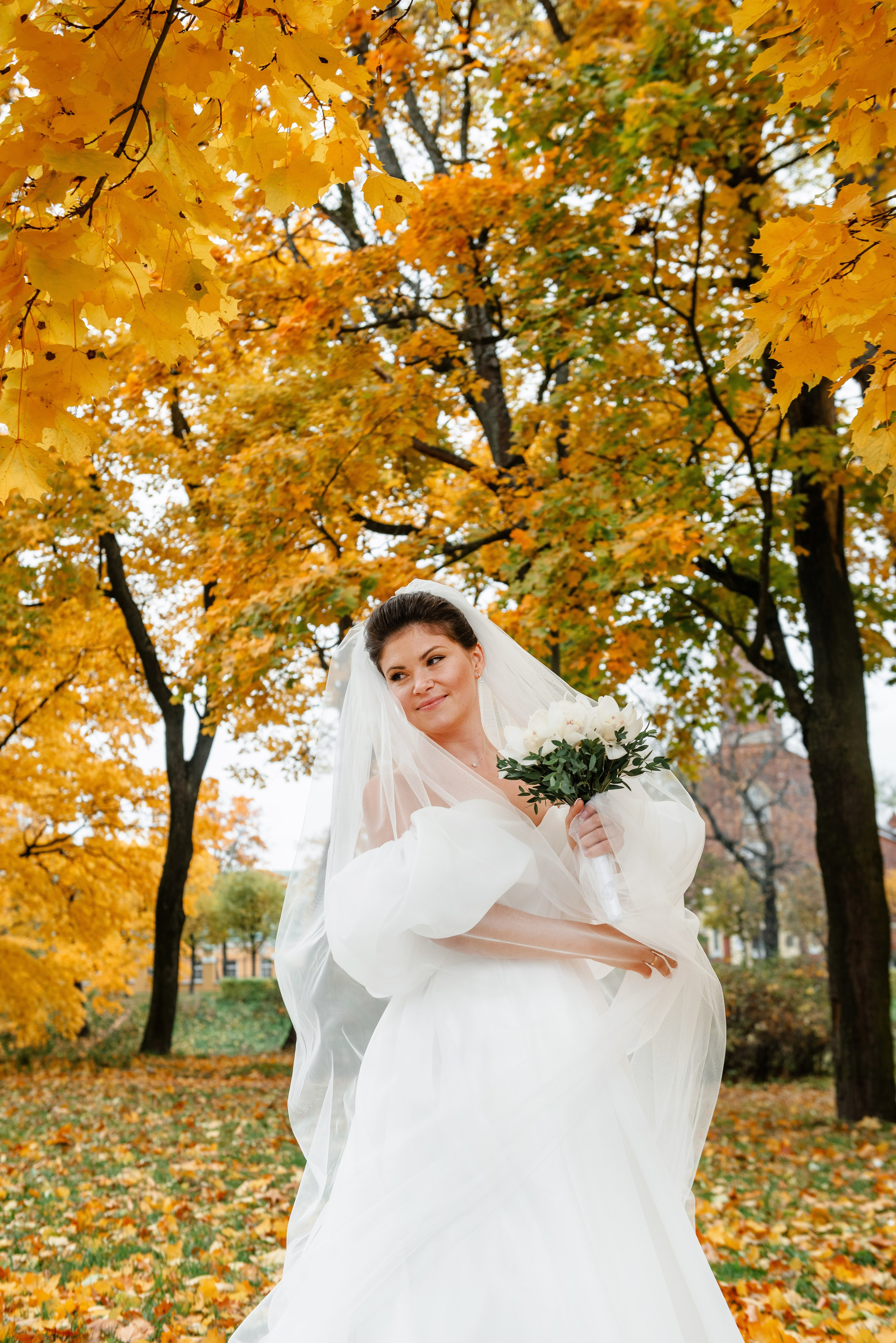 Осенняя свадебная прогулка в Екатерининском парке в Пушкине. Портретный, семейный и свадебный фотограф в Санкт-Петербурге и в Пушкине Ширяев Денис