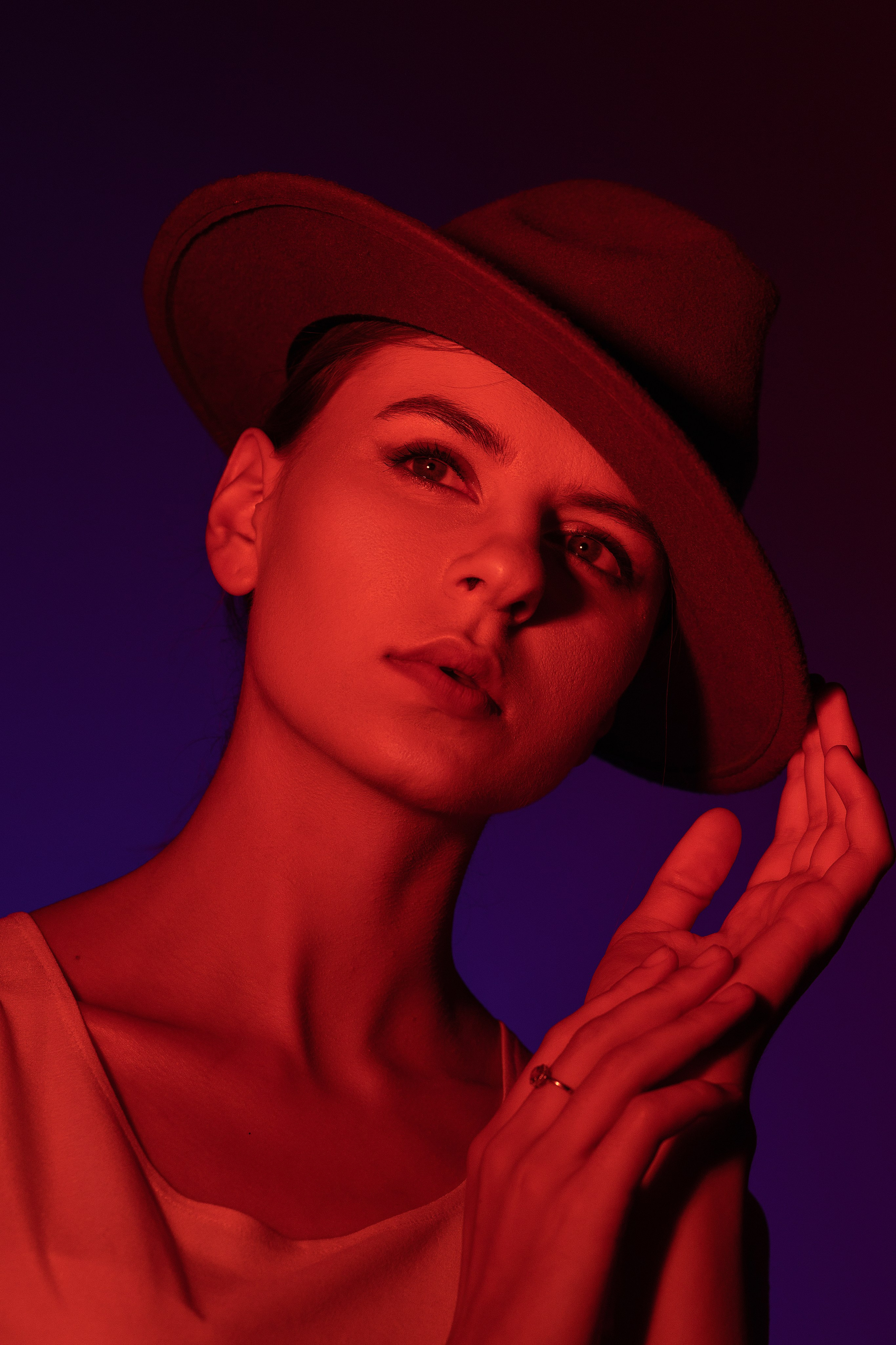 Цветной свет и фигуры. Фотограф Минск