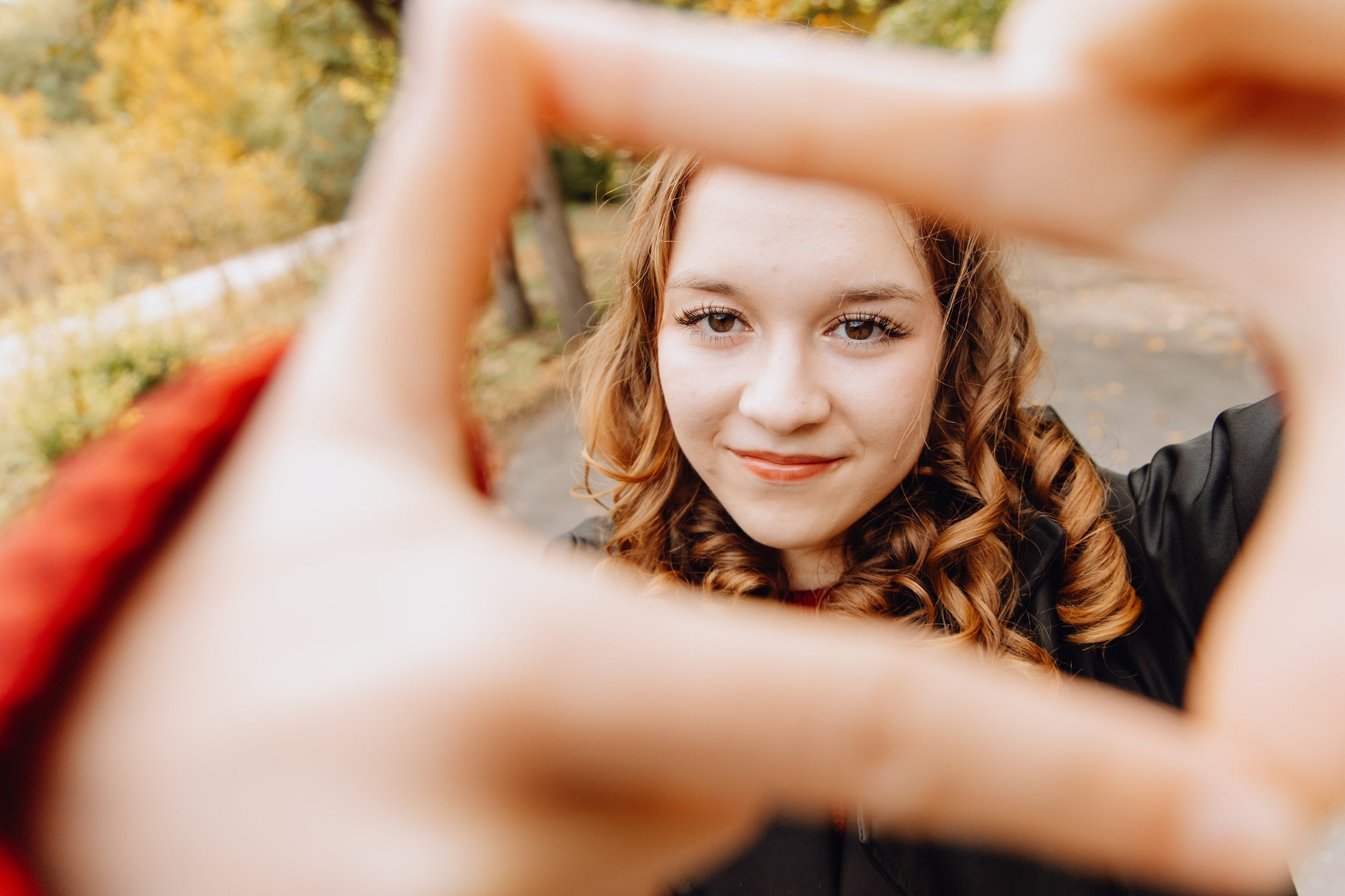 Школьные альбомы в Чернянке. Фотограф Максим Никонов