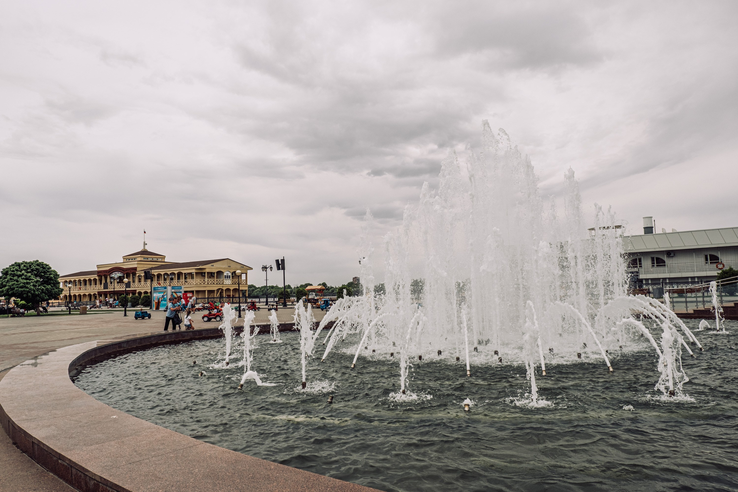 Набережная. Фотограф Анатолий Деникин