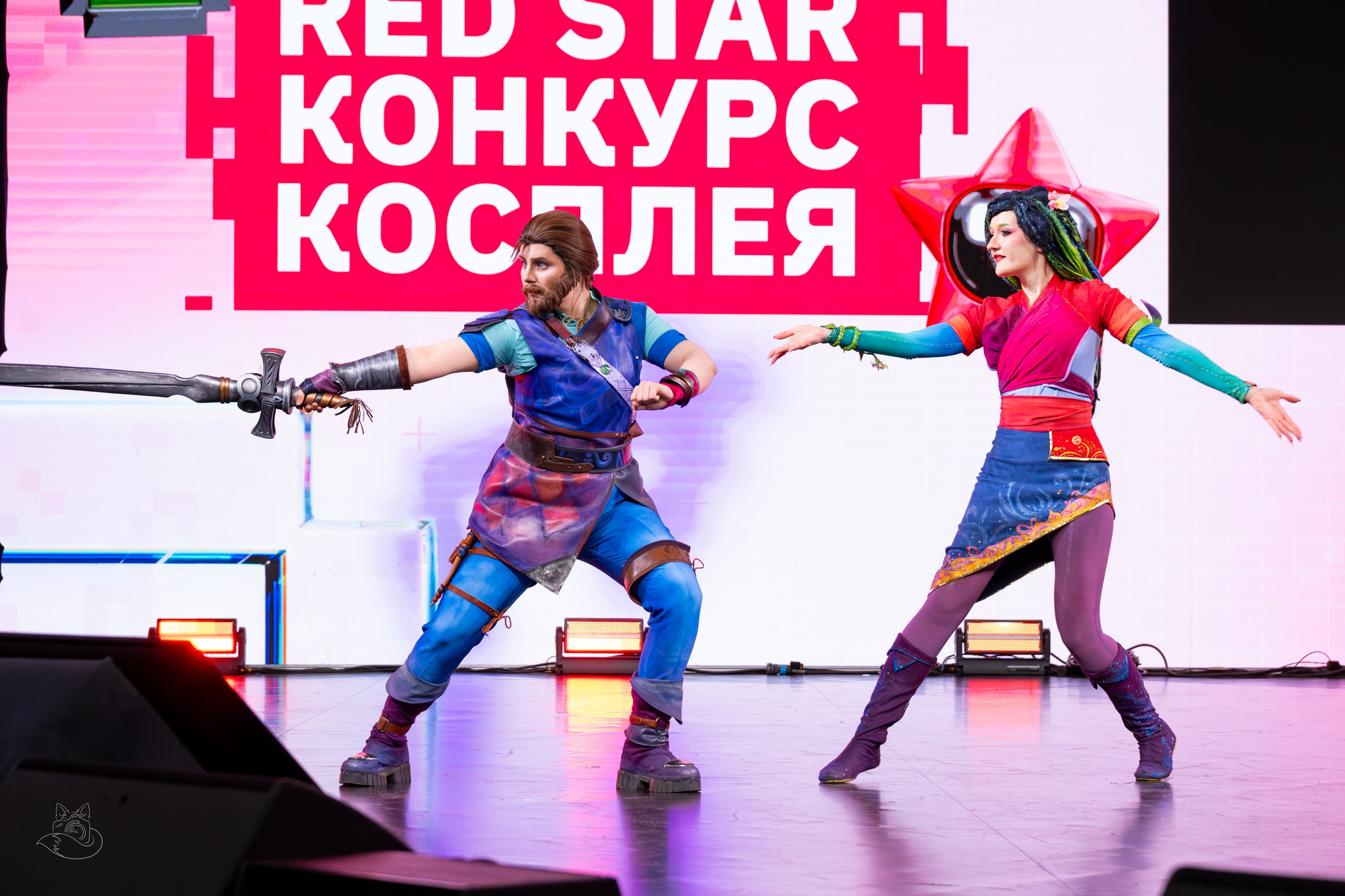 Сцена РЭД ЭКСПО 2024. Косплей фотограф