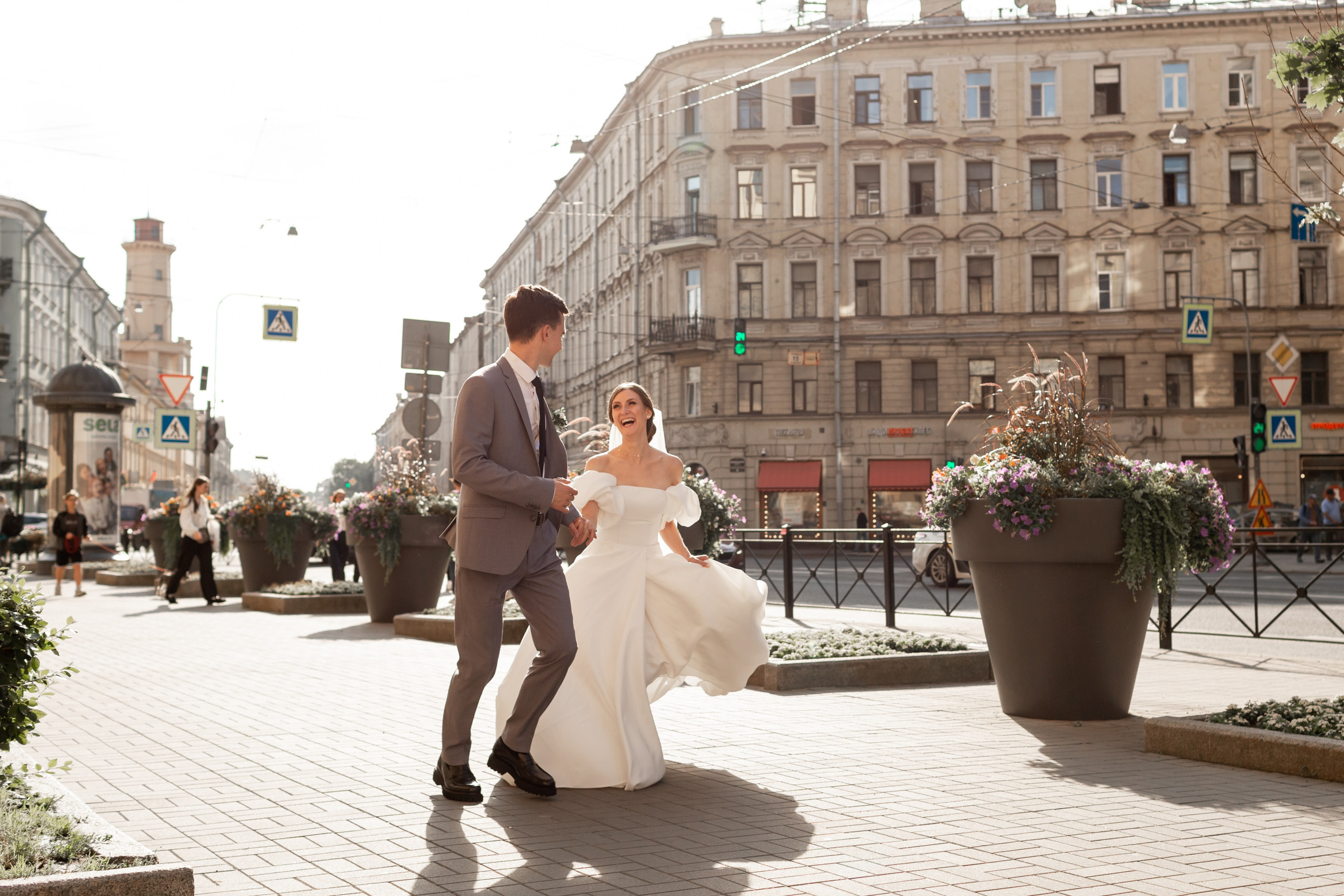 Свадебная фотопрогулка в Санкт-Петербурге. Свадебный фотограф Кирилл Белый