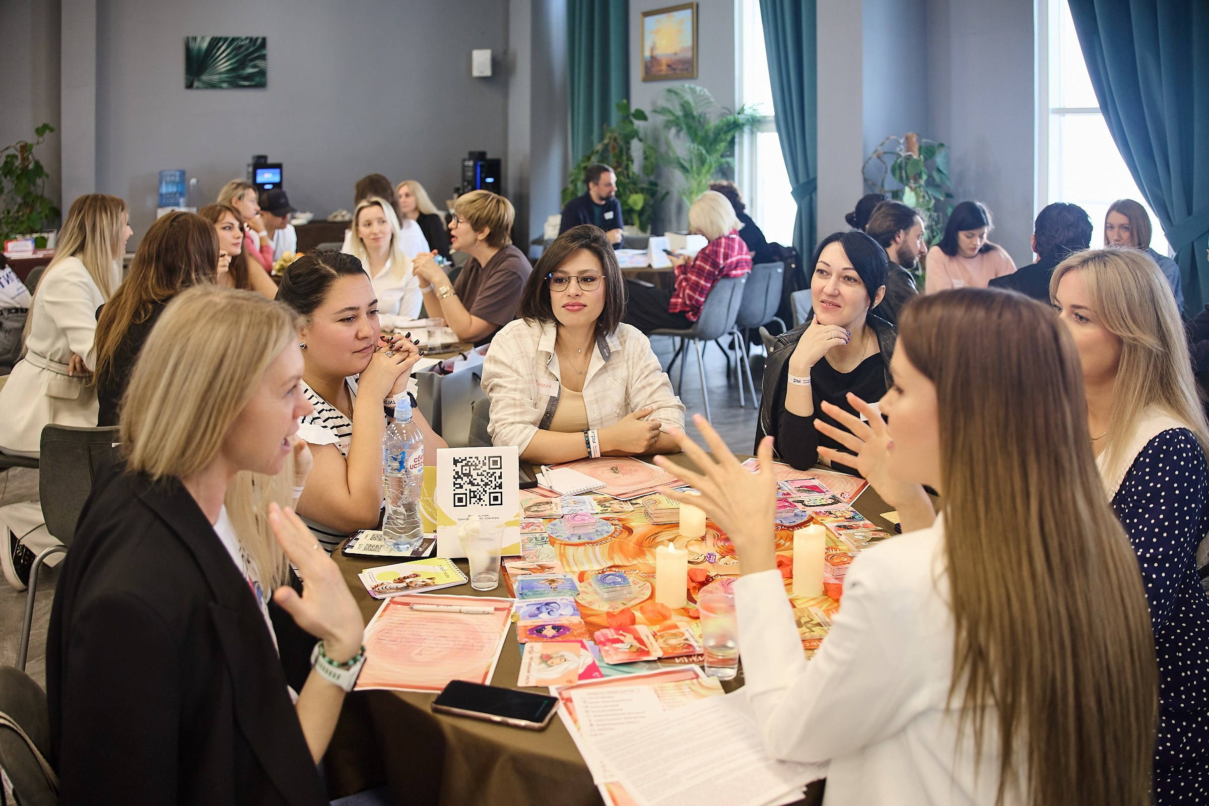 Репортажная съемка на психологическом мероприятии. Профессиональный фотограф в Сочи Виктория Джой. Обучение