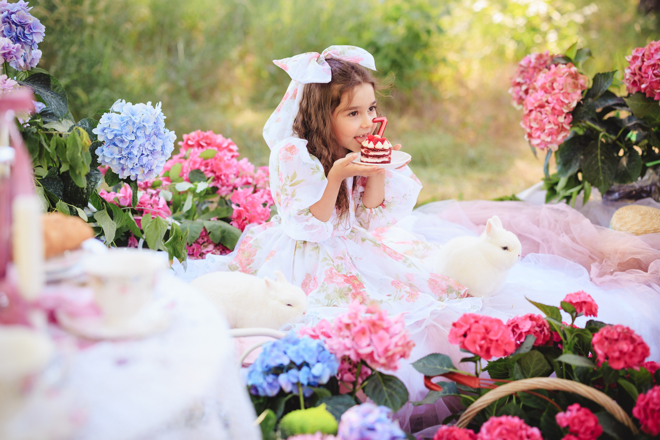 Цветочная кровать с кроликами. Семейный и детский фотограф в Краснодаре Анна Трашкова