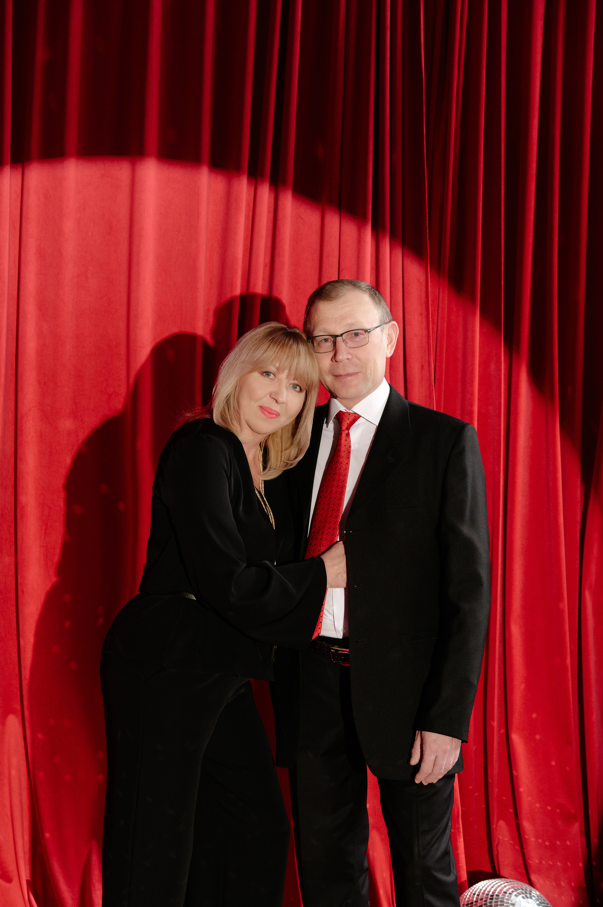 Светлана и Аскар — фотосессия в студии Караганды. Свадебный фотограф Караганда