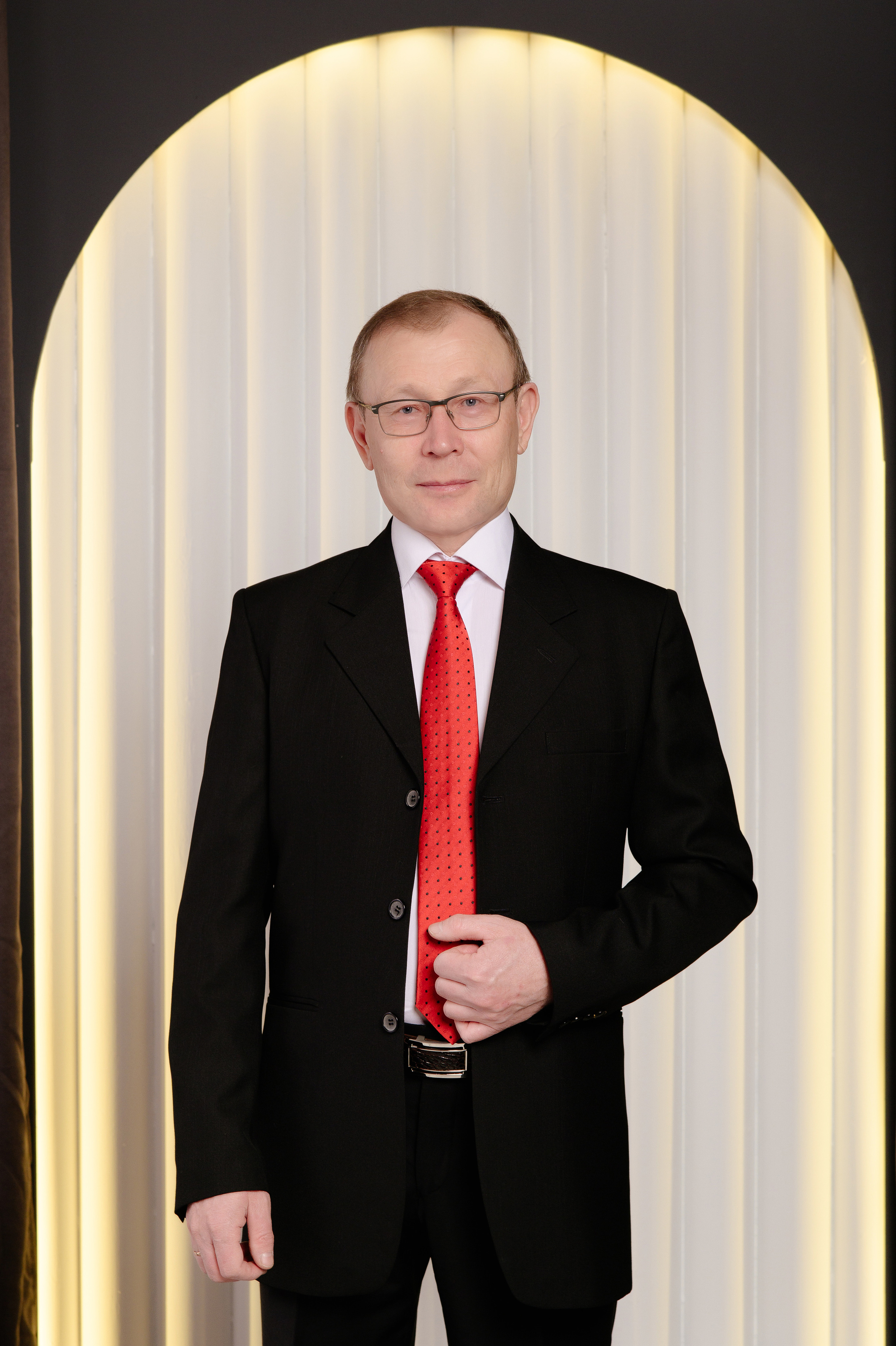 Светлана и Аскар — фотосессия в студии Караганды. Свадебный фотограф Караганда