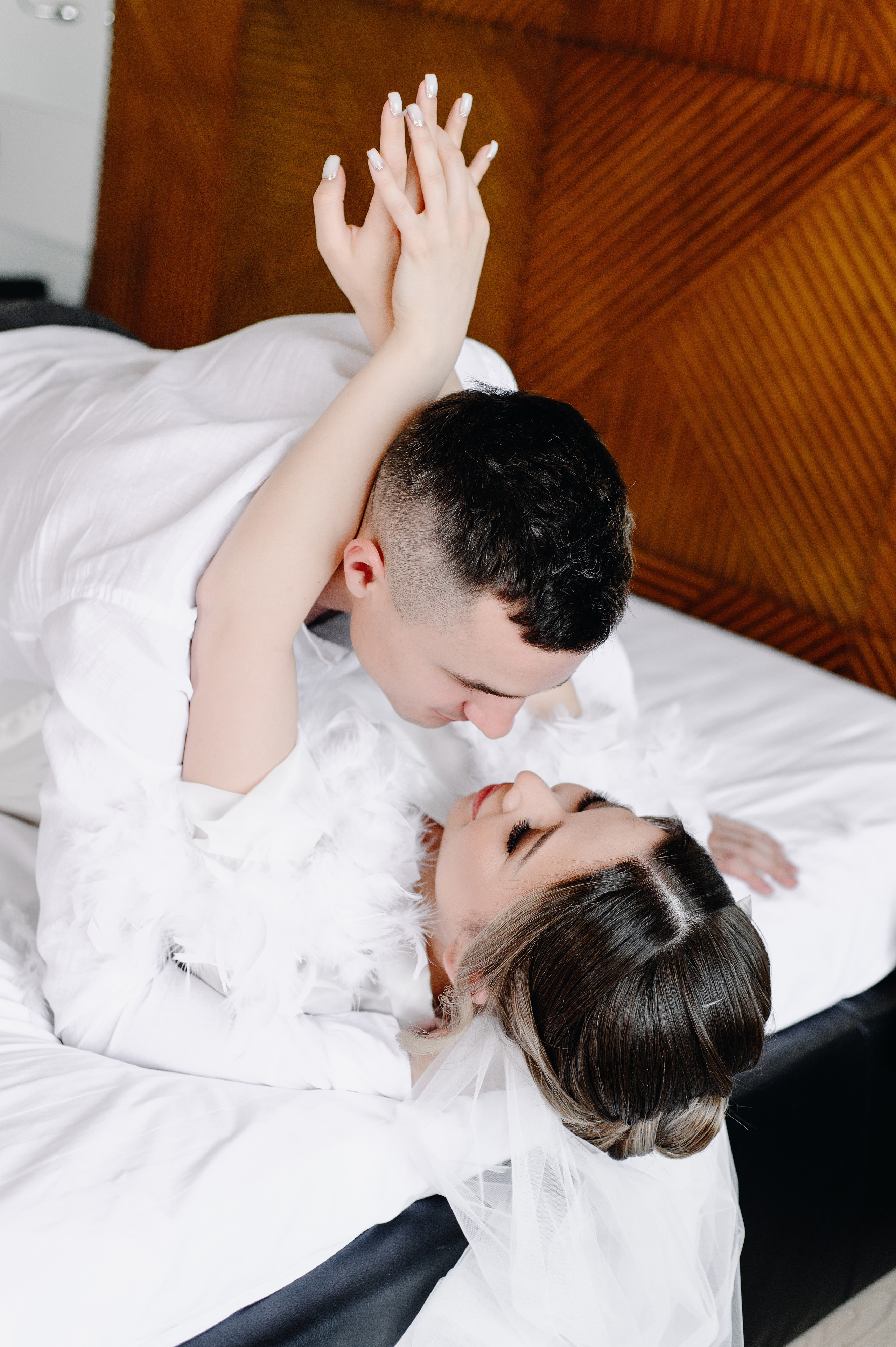 Фотосессия в гостинице. Свадебный фотограф Караганда