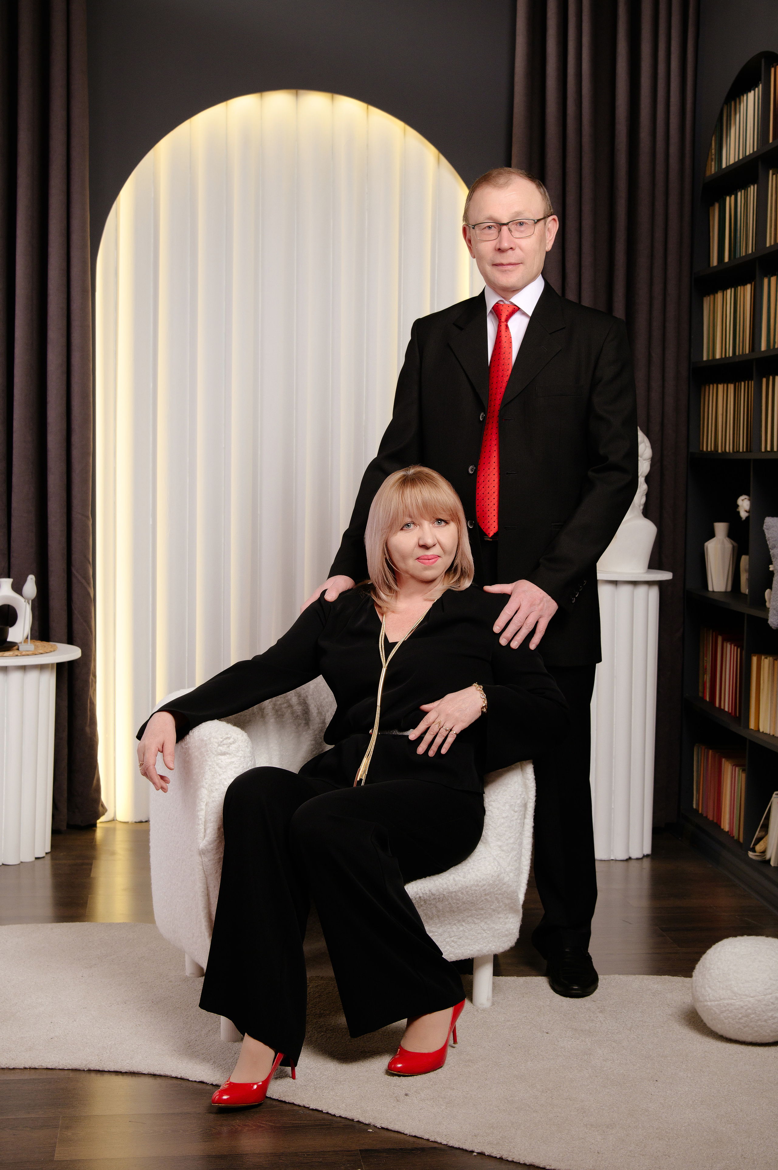 Светлана и Аскар — фотосессия в студии Караганды. Свадебный фотограф Караганда