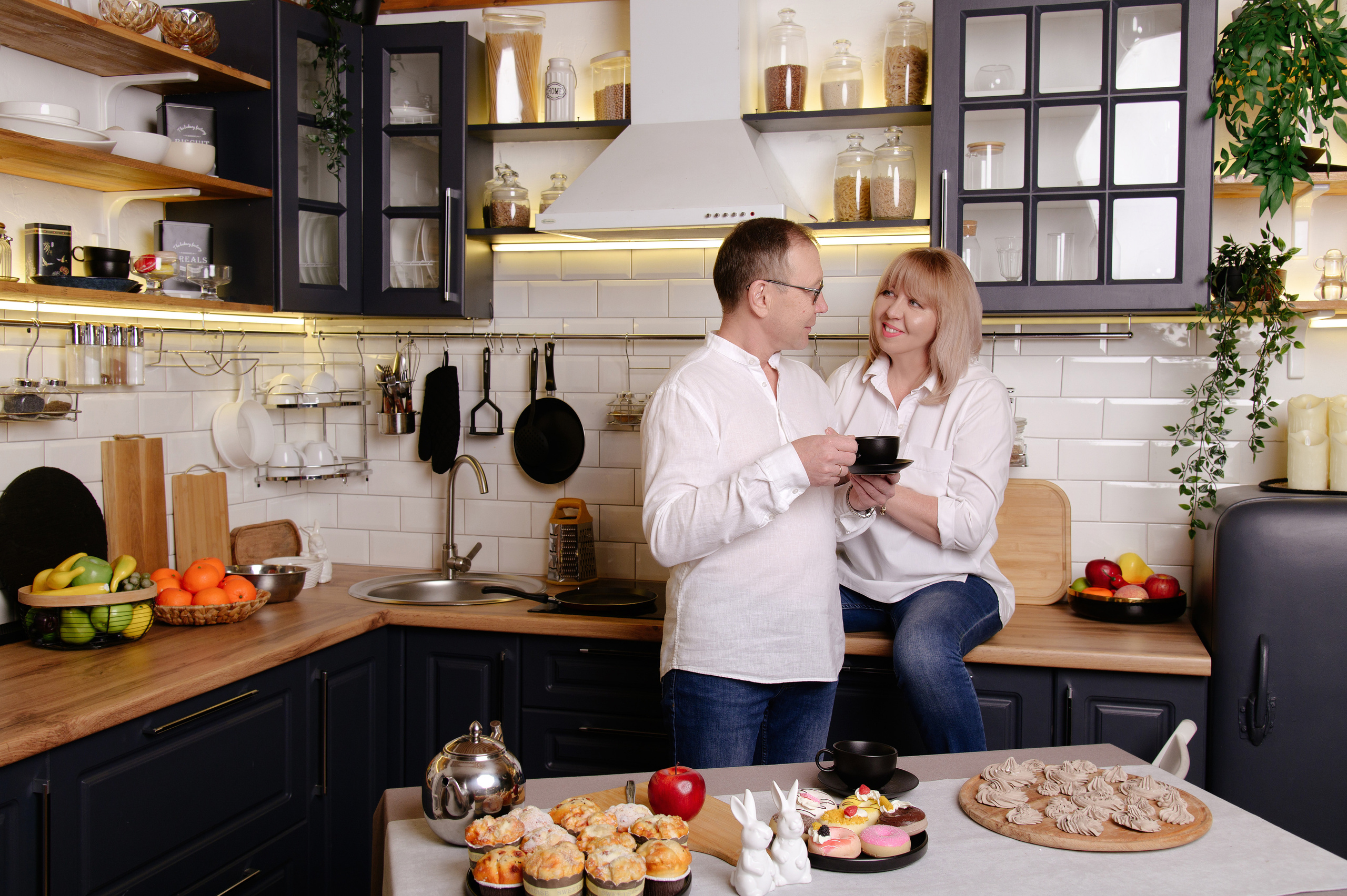 Светлана и Аскар — фотосессия в студии Караганды. Свадебный фотограф Караганда