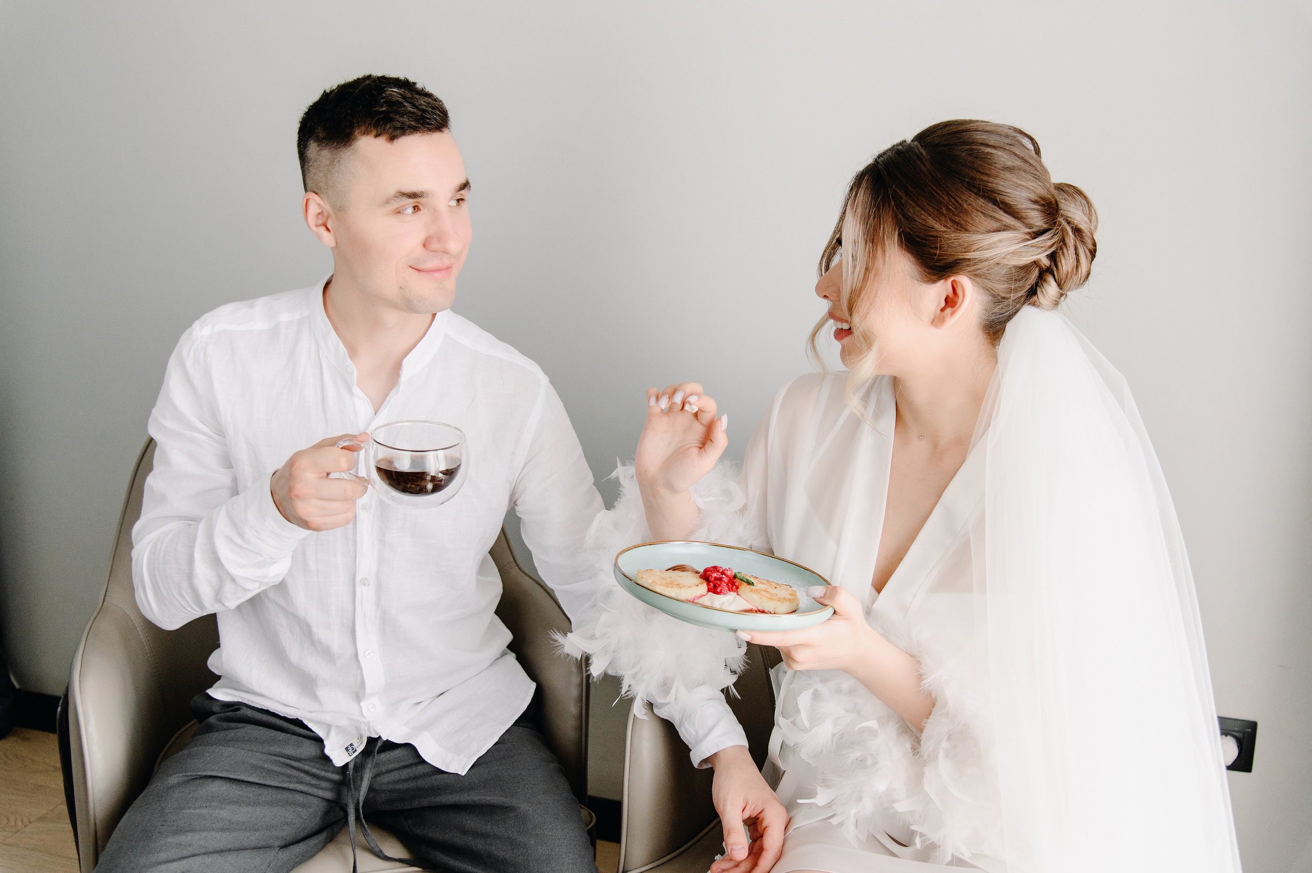 Фотосессия в гостинице. Свадебный фотограф Караганда