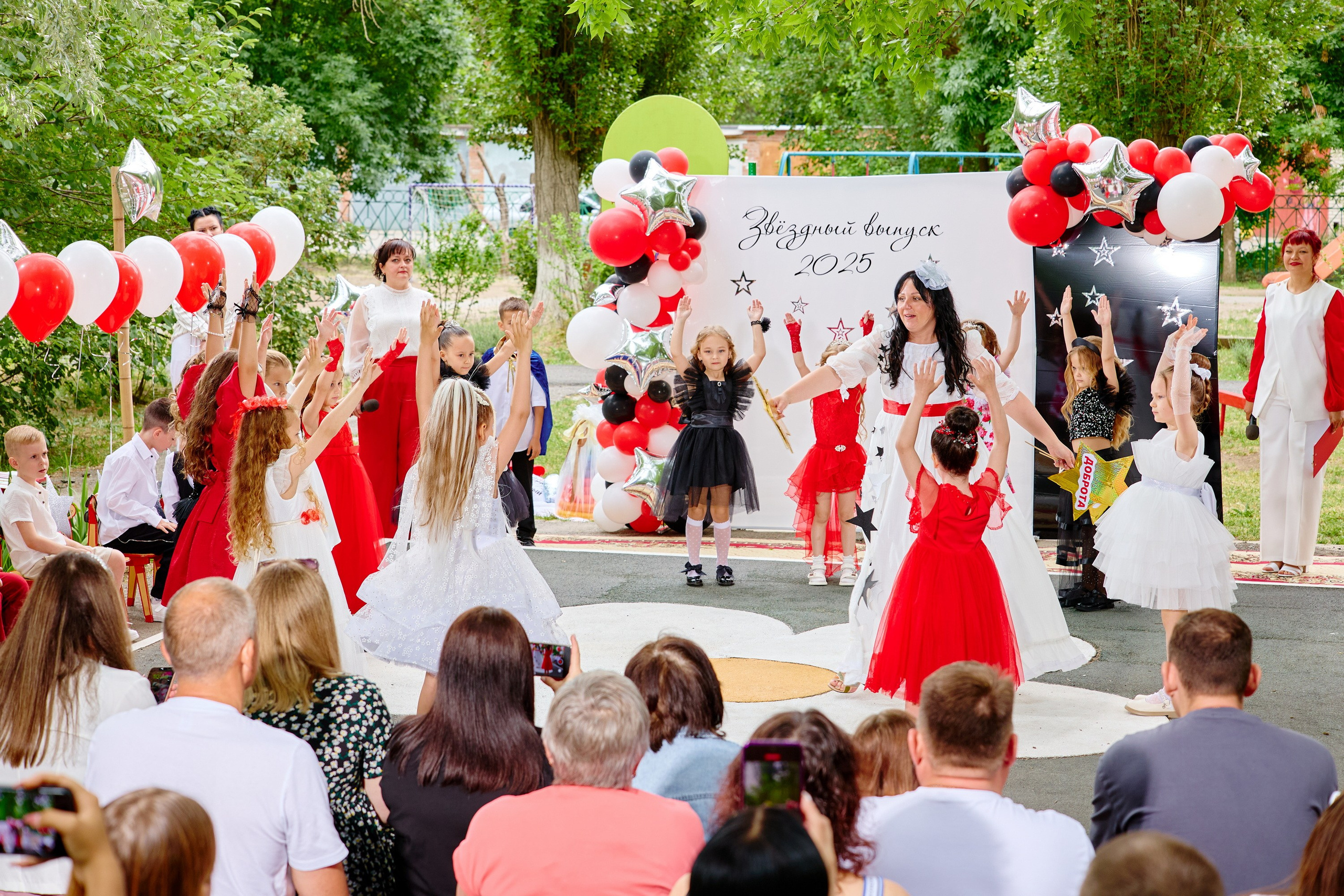 Выпускной 45 сад. Фотограф Выпускные альбомы Таганрог Сергей Коробченко