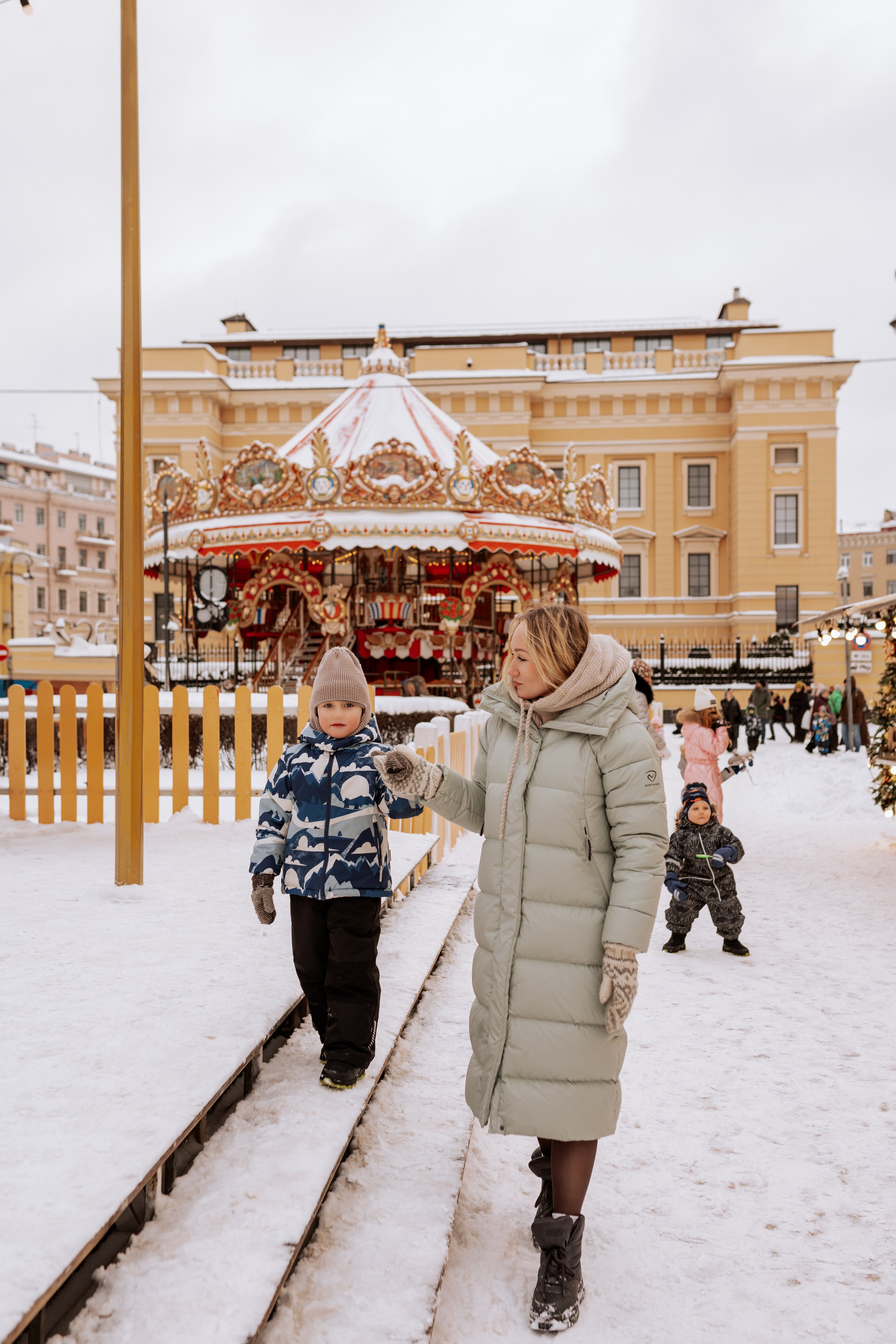 Семейная, Манежная площадь