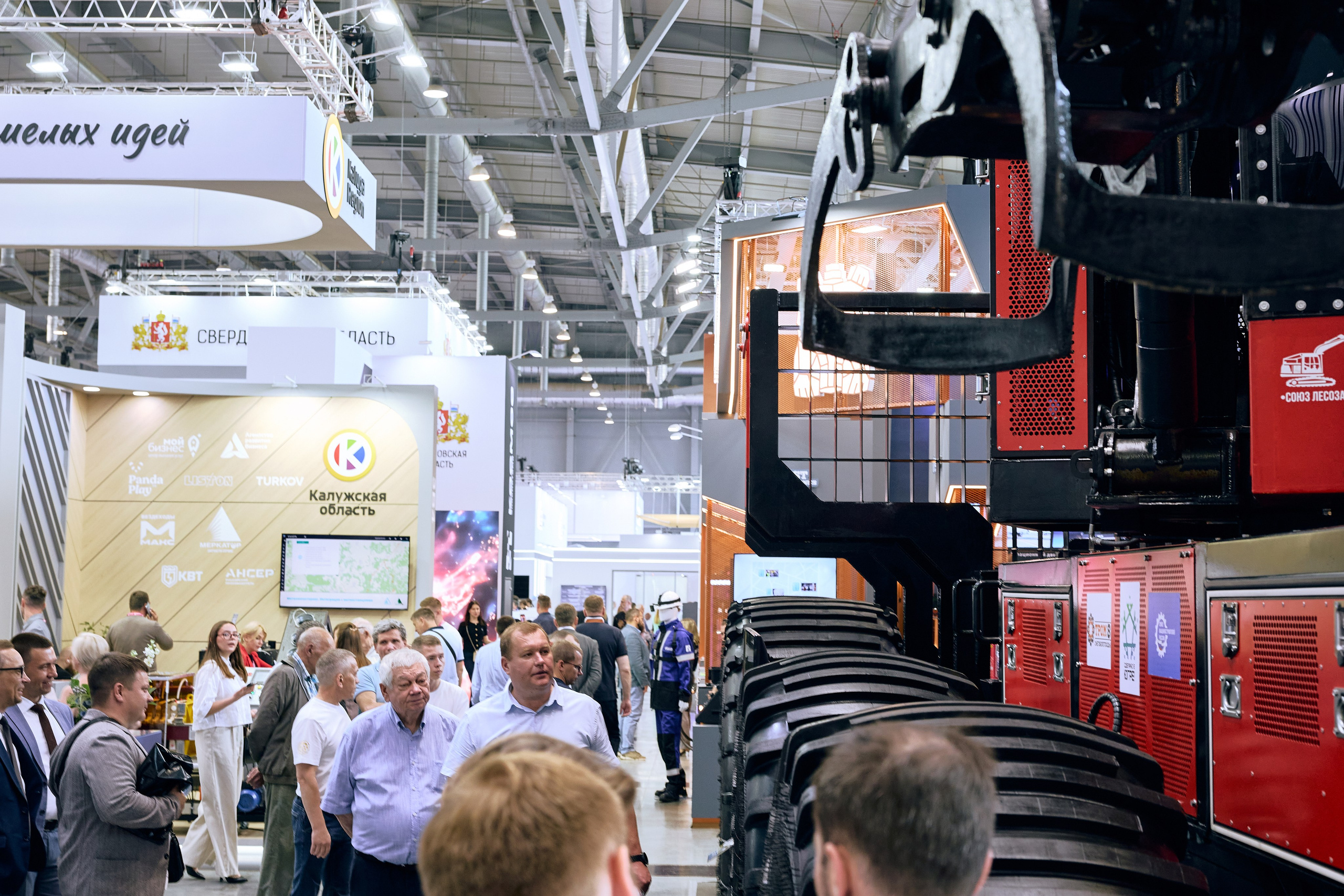 Иннопром-2025. Предметный и репортажный фотограф Алексей Кротов