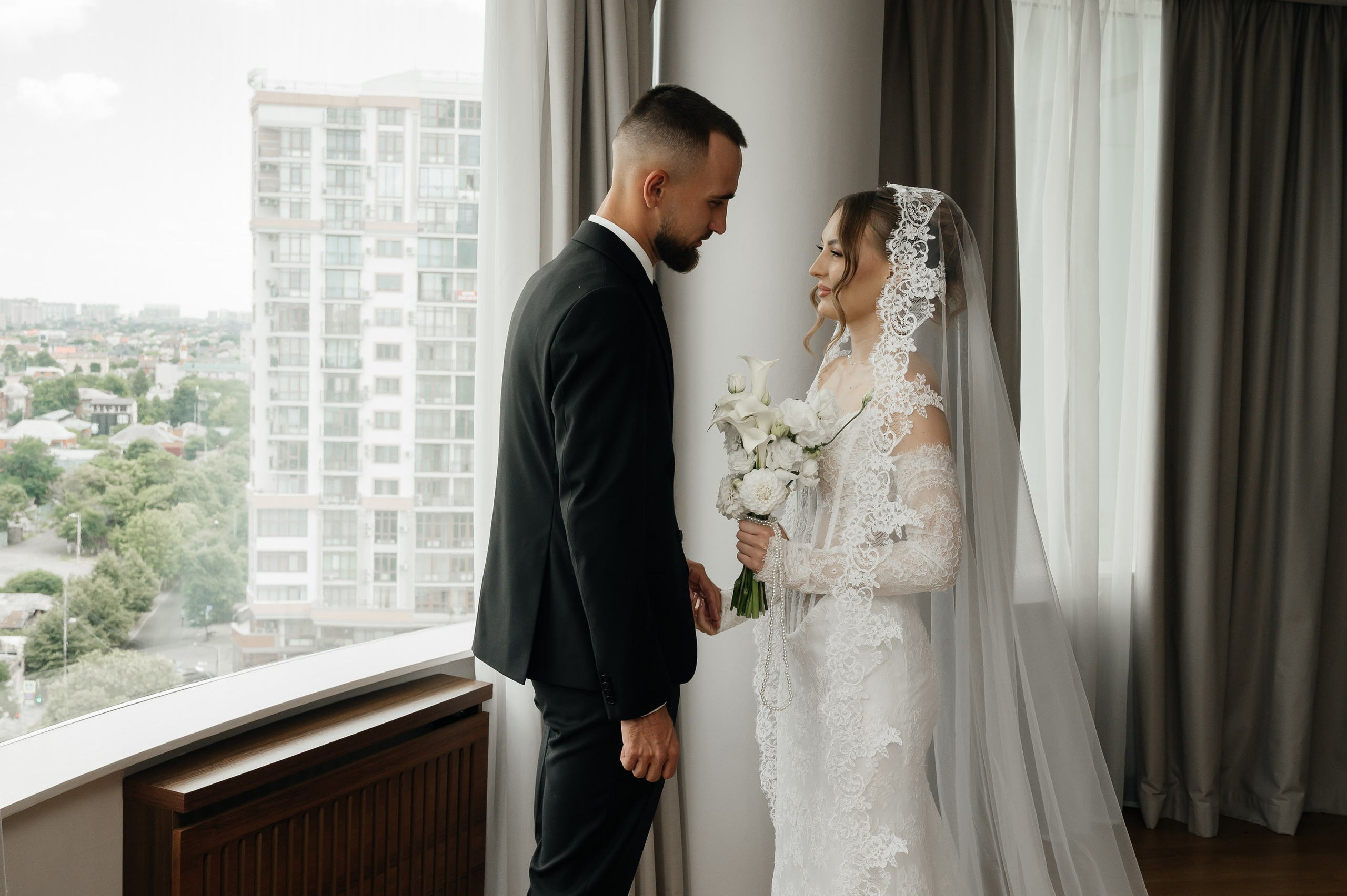 Свадьба (утро в отеле). Свадебный и семейный фотограф в Краснодаре Алина Мельник