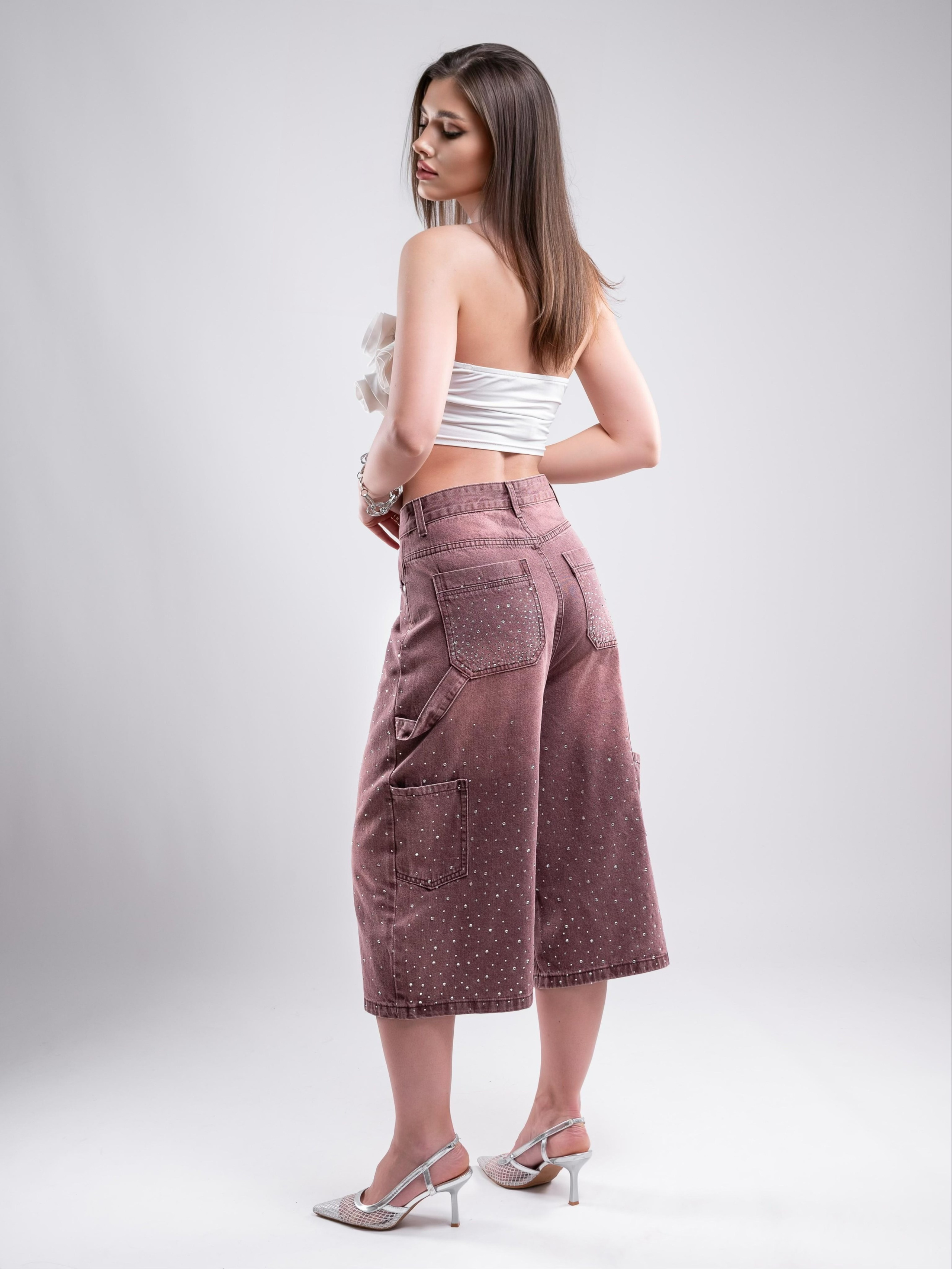 Джинсовые бриджи. Предметный фотограф, фото для маркетплейсов Пятигорск, КМВ