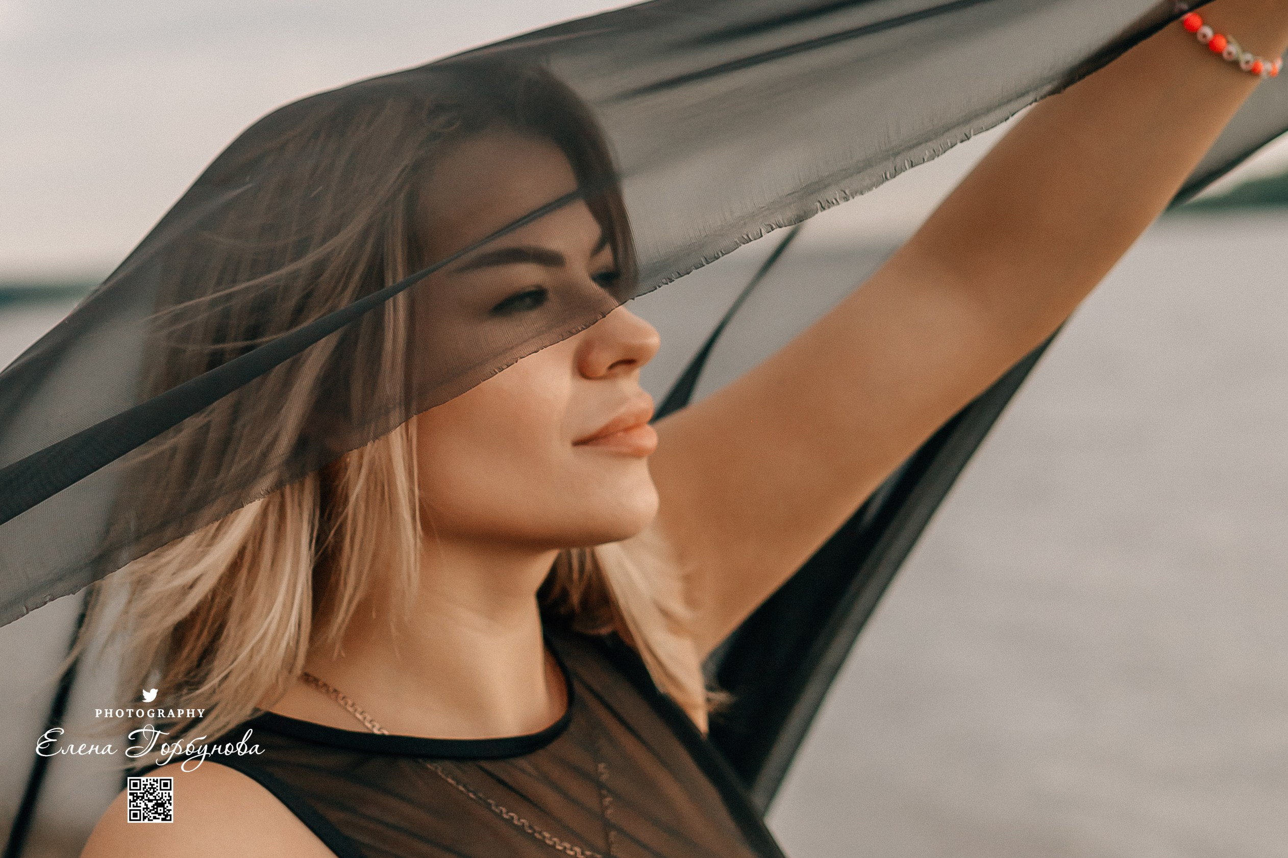 Черная серия с тканью. Набережная. Александра и Таисия. Июль 2025 г. Фотограф Пермь. Свадьбы. Семья и дети, школа, д. сад. Фотокниги