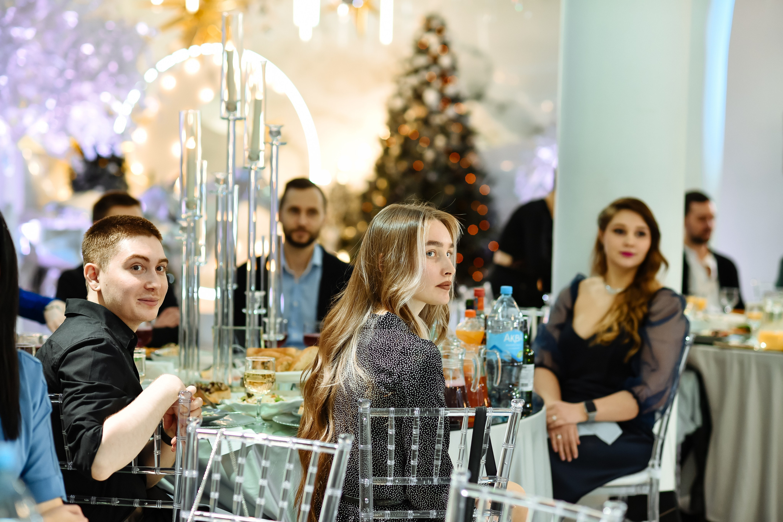 Новогодний корпоратив в ресторане Nebesa. Анастасия Петрович фотограф, фотокорреспондент в Москве и Санкт-Петербурге. Фотосъёмка репортажа, мероприятия, корпоративная съёмка, контент
