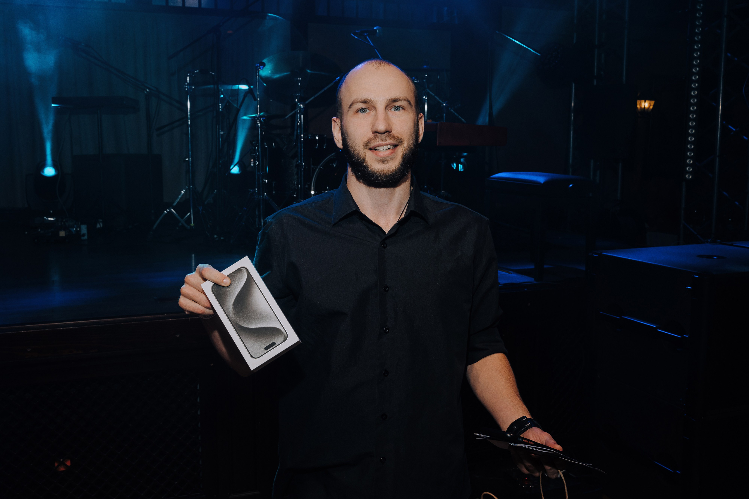 20 ЛЕТ МЕГАПОЛИС ЧЕЛЯБИНСК ХЕДЛАЙНЕР ЕЛКА. Репортажный фотограф Зуев Роман г. Челябинск