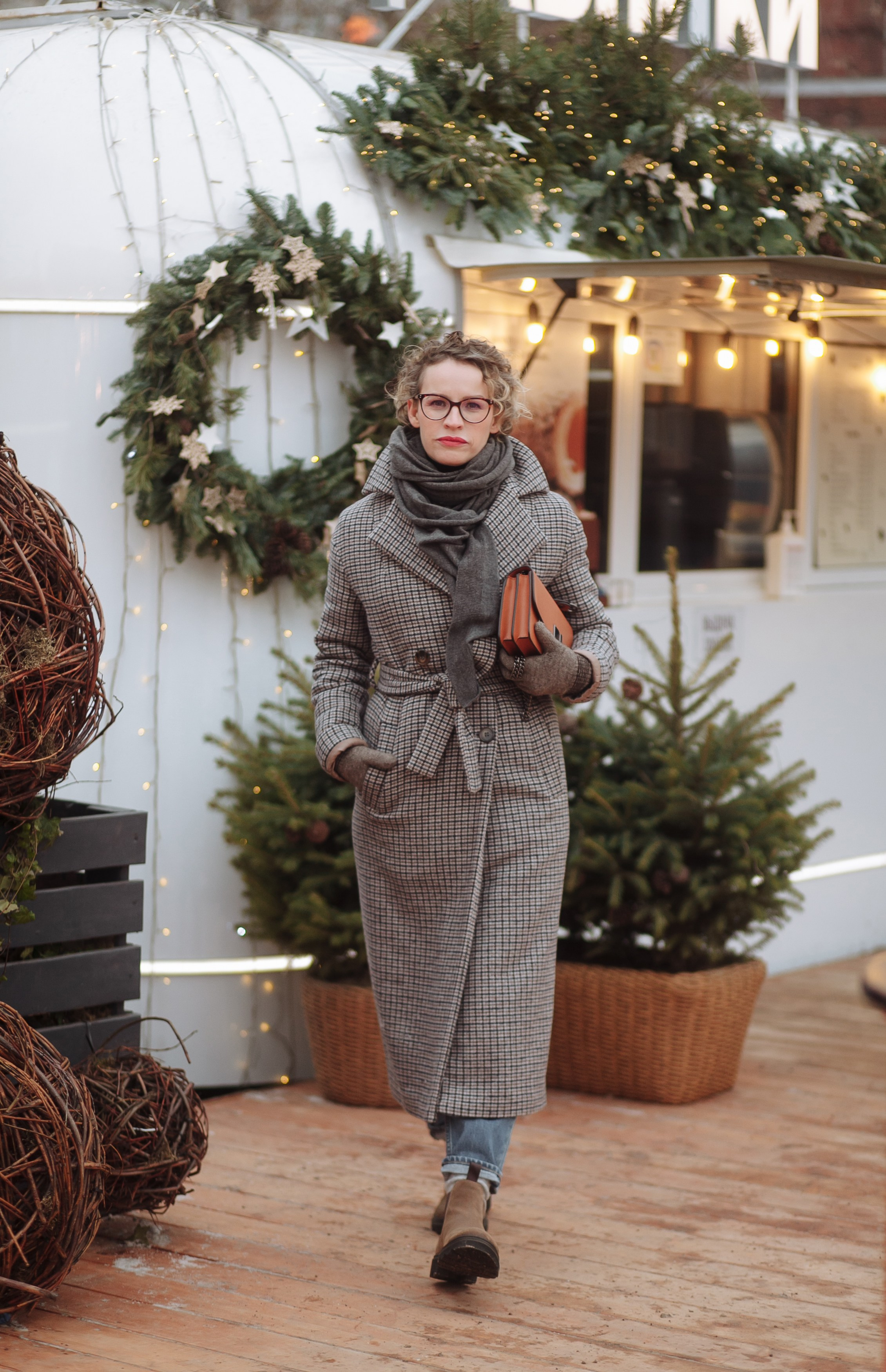 Лена, ноябрьский ветер и залив. Семейный фотограф, свадебный фотограф, женский портрет в Санкт-Петербу