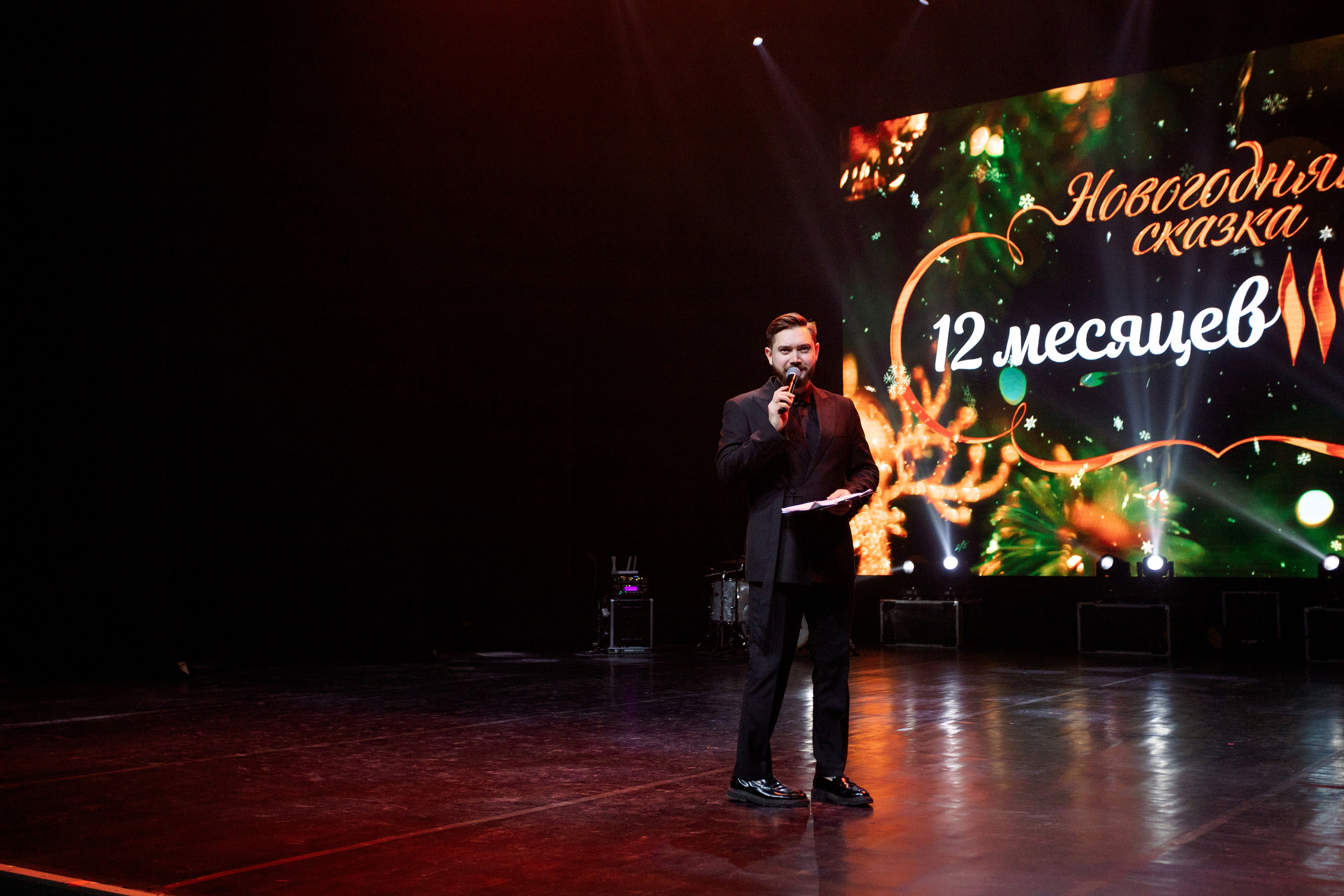 РЕПОРТАЖ: НОВЫЙ ГОД В ДК МЕТАЛЛУРГ. Профессиональный фотограф в Ижевске Леша Петров