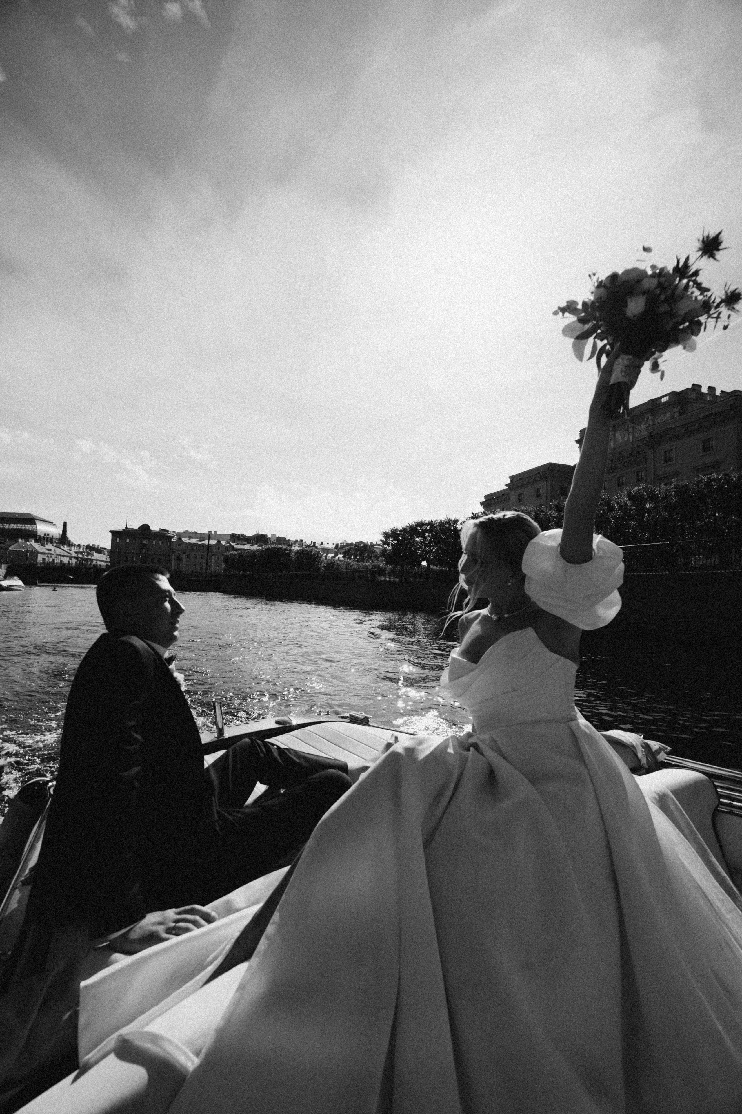 СВАДЕНБНАЯ СЬЕМКА НА КАТЕРЕ ПО КАНАЛАМ САНКТ-ПЕТЕРБУРГА И В АКВАТОРИИ НЕВЫ. Профессиональный фотограф, Санкт-Петербург — Виктория Богомолова