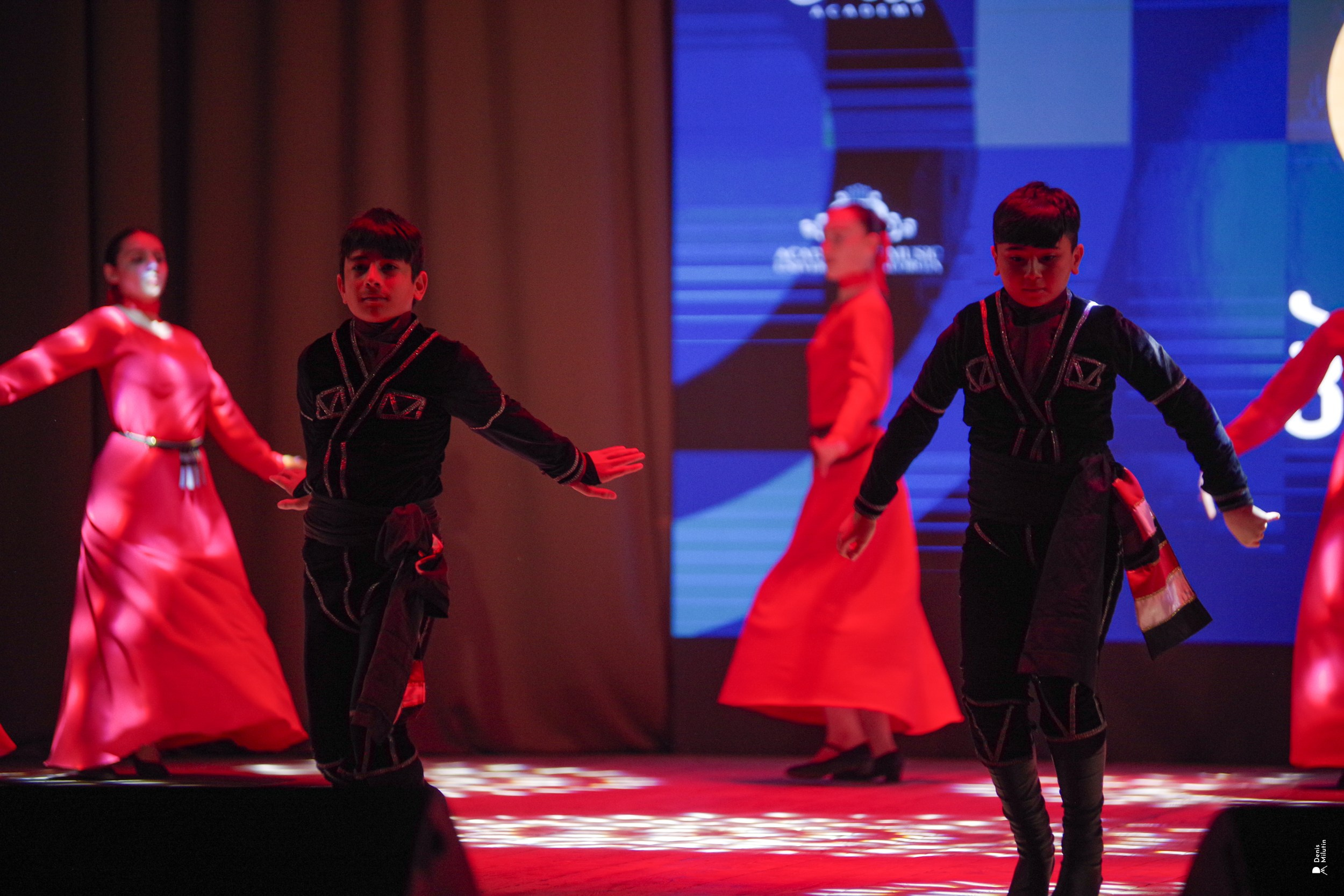 Танцы в Хоби. Портретный фотограф Денис Милютин