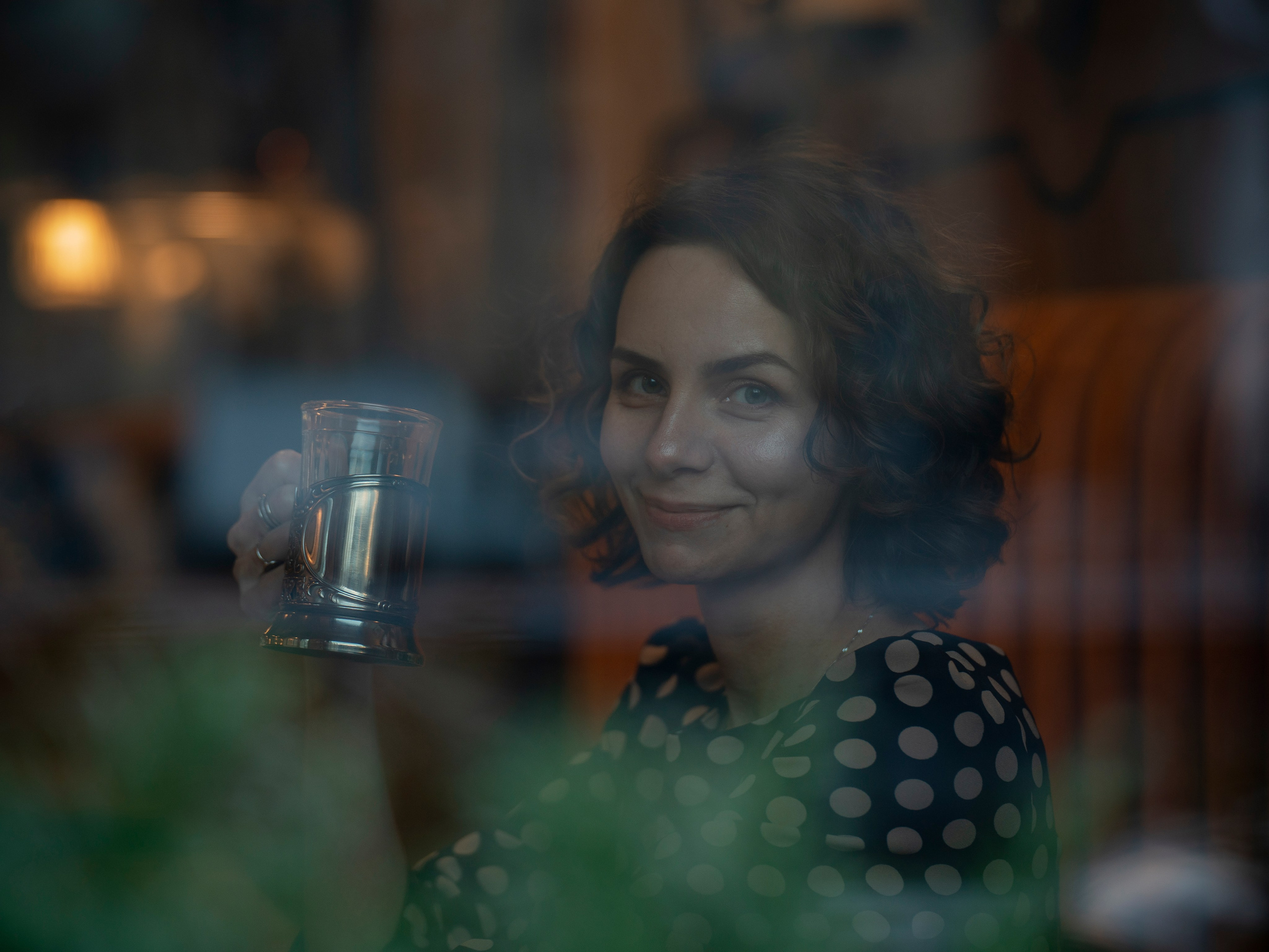 Девушка на зимней прогулке 