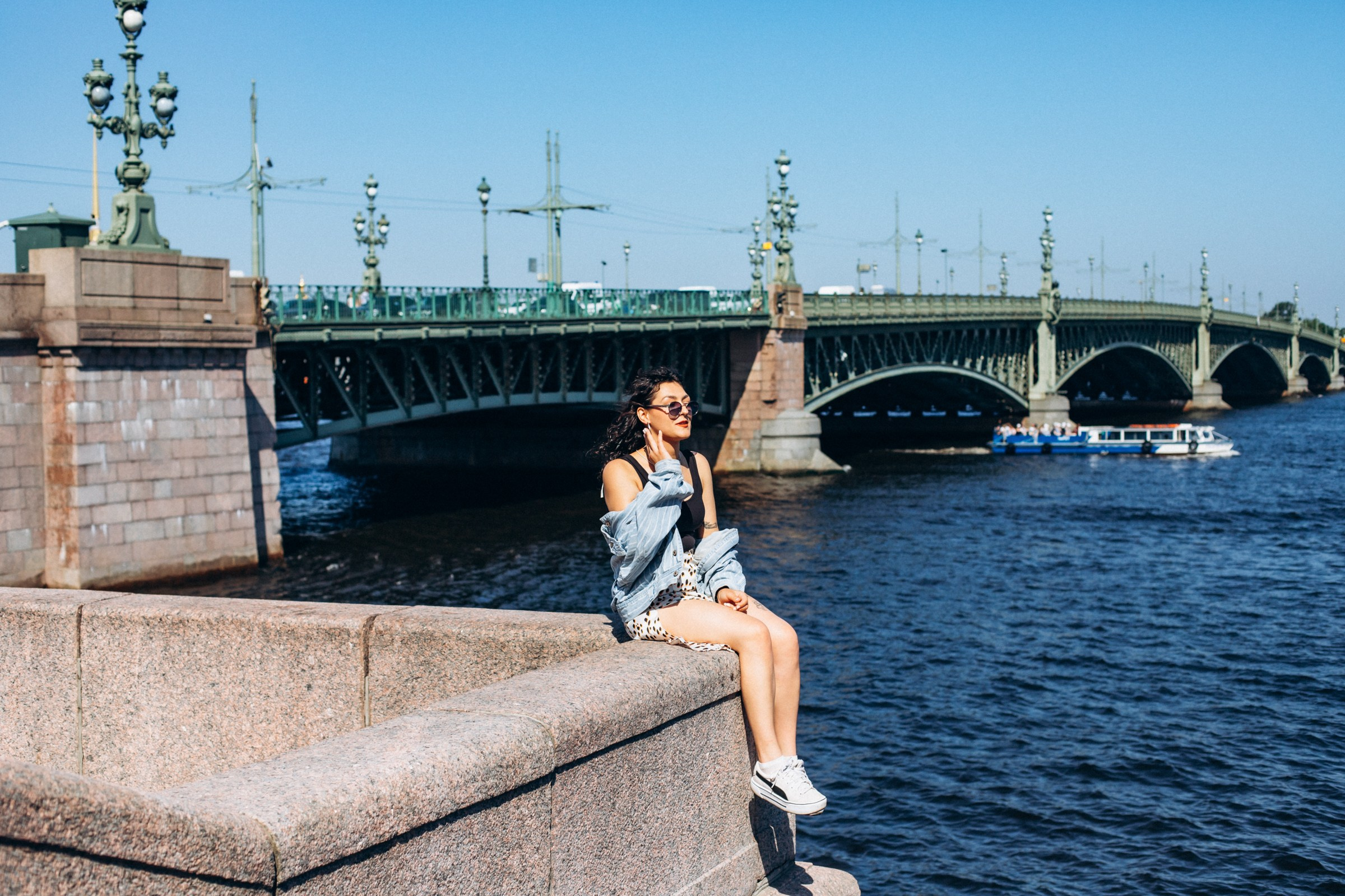Лера в июле. Фотопрогулка в Петербурге. Индивидуальный и семейный фотограф в Санкт-Петербурге